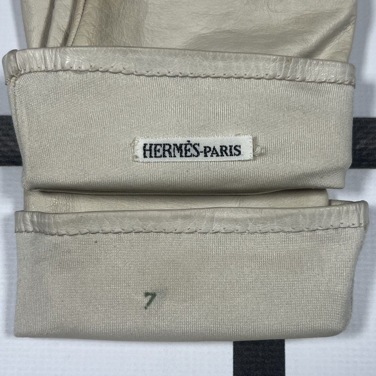 Hermes |[ 2000’s Hermès Lambskin White Leather Gloves ]| Size ONE SIZE - 5 Thumbnail