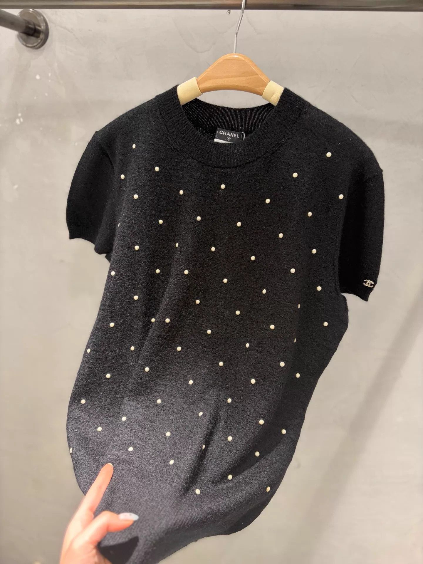 Chanel Chanel Black Wool Pearl-embellished Knit Short-Sleeve 44 Size L / US 10 / IT 46 - 2 Thumbnail