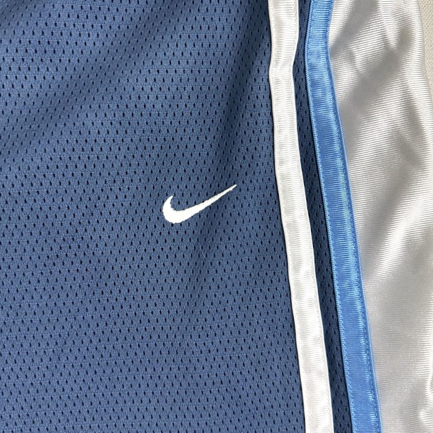 Nike Vintage Nike Basketball Reversible Shorts Mens Size XL Gray Tag Black Active Gym Size US 36 / EU 52 - 6 Thumbnail