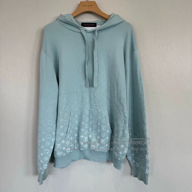Louis Vuitton Louis Vuitton size 4l Ice Blue Gradient Print Knit Sweatshi Size US M / EU 48-50 / 2 - 1 Thumbnail