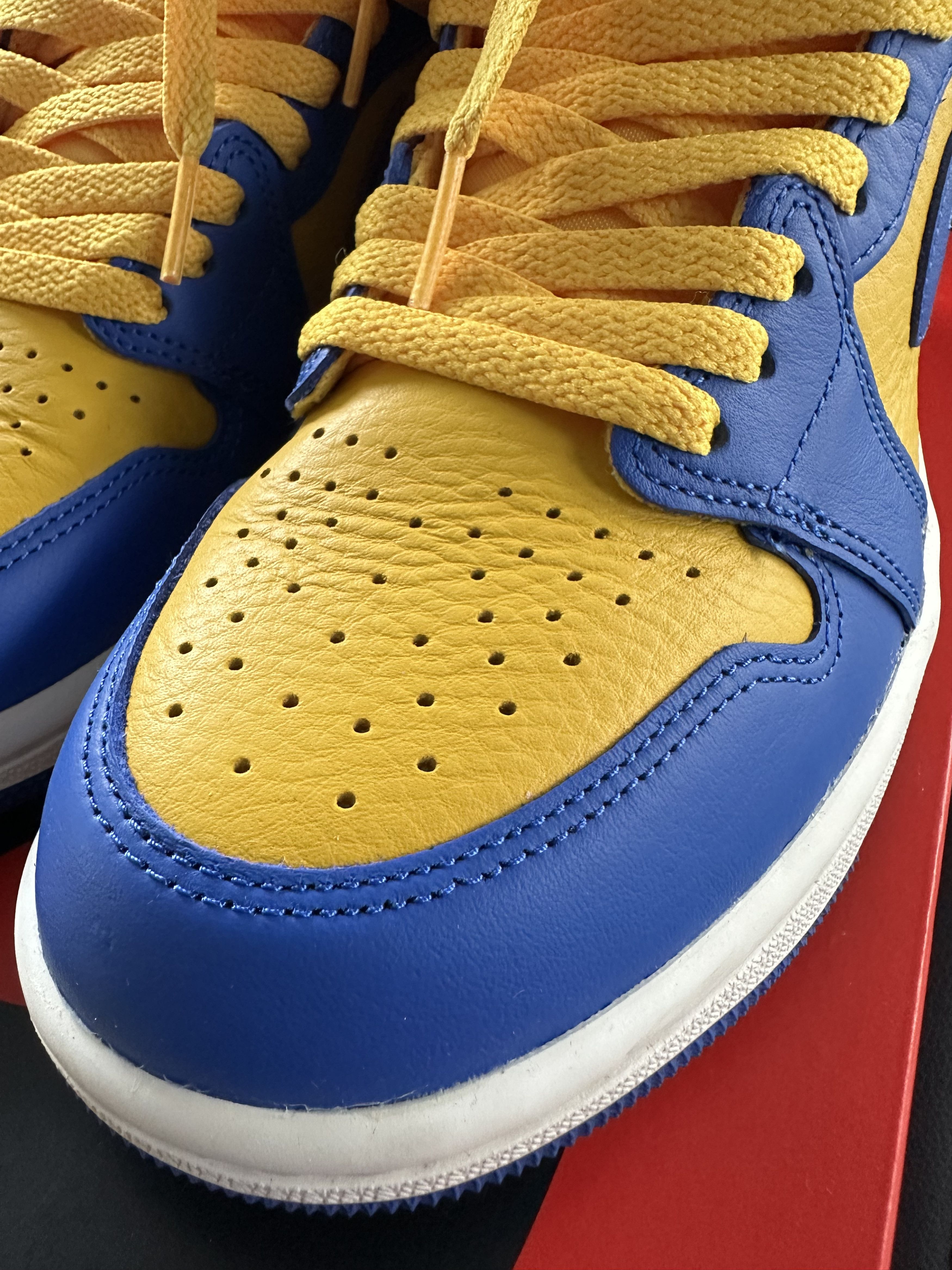 Jordan Brand × Nike PREOWNED WMNS JORDAN 1 RETRO HIGH OG "REVERSE LANEY" Size US 7.5 / IT 37.5 - 3 Thumbnail