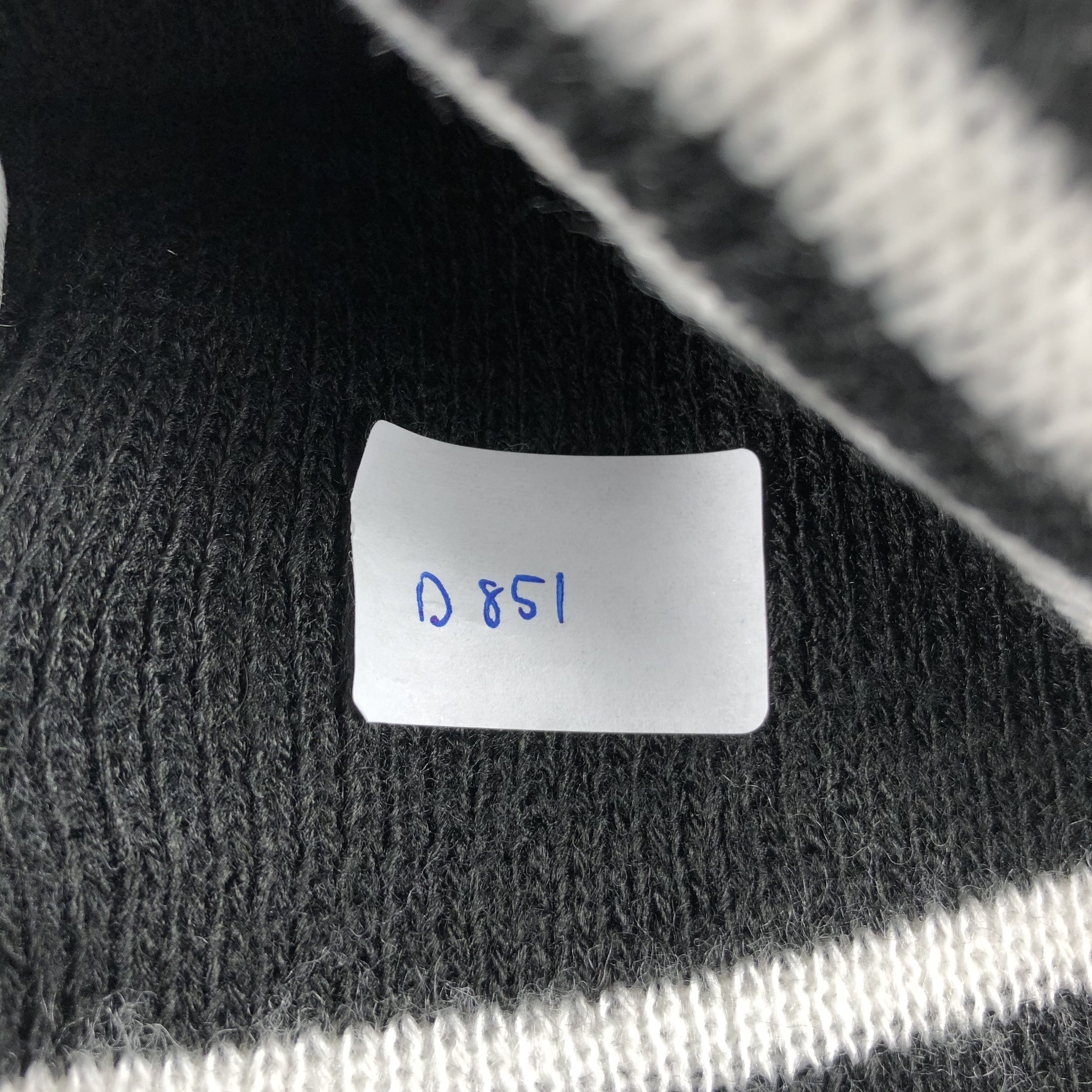 Vintage White Black Stripe Beanie Snow Hat Snow Cap -D851 Size ONE SIZE - 9 Thumbnail
