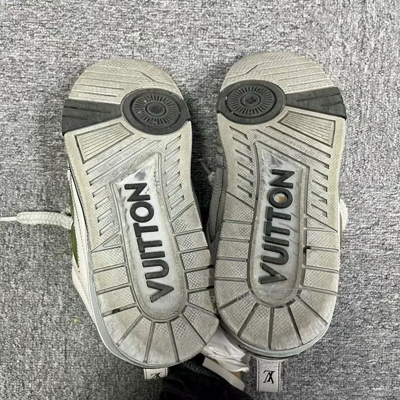Louis Vuitton Louis Vuitton Grey Leather Comfortable Low Top Board Shoes Size US 6 / EU 39 - 5 Thumbnail