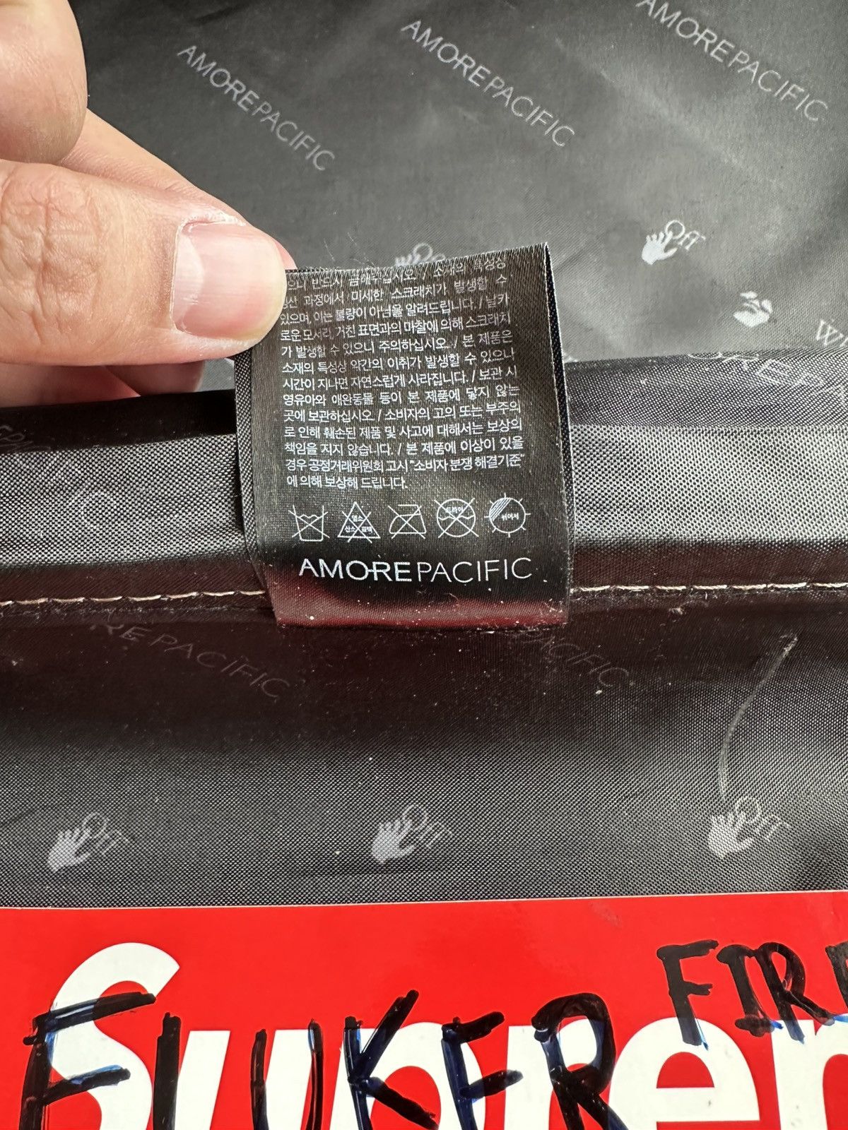 Off-White Off-White x Amorepacific "PROTECTION BOX" bag Size ONE SIZE - 9 Thumbnail