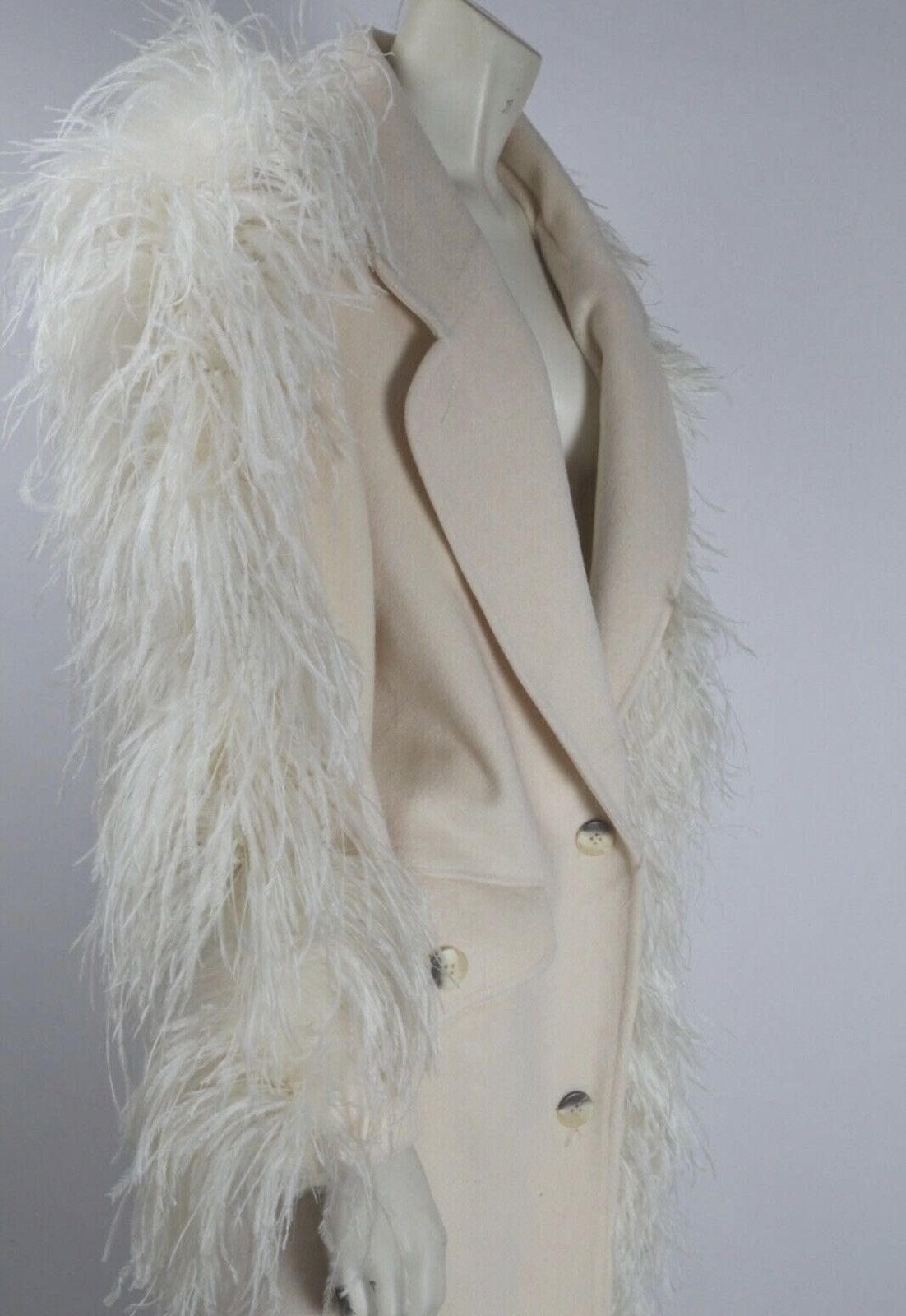 Vintage Vintage Cream Wool Coat with Ostrich Feathers Size M / US 6-8 / IT 42-44 - 2 Thumbnail