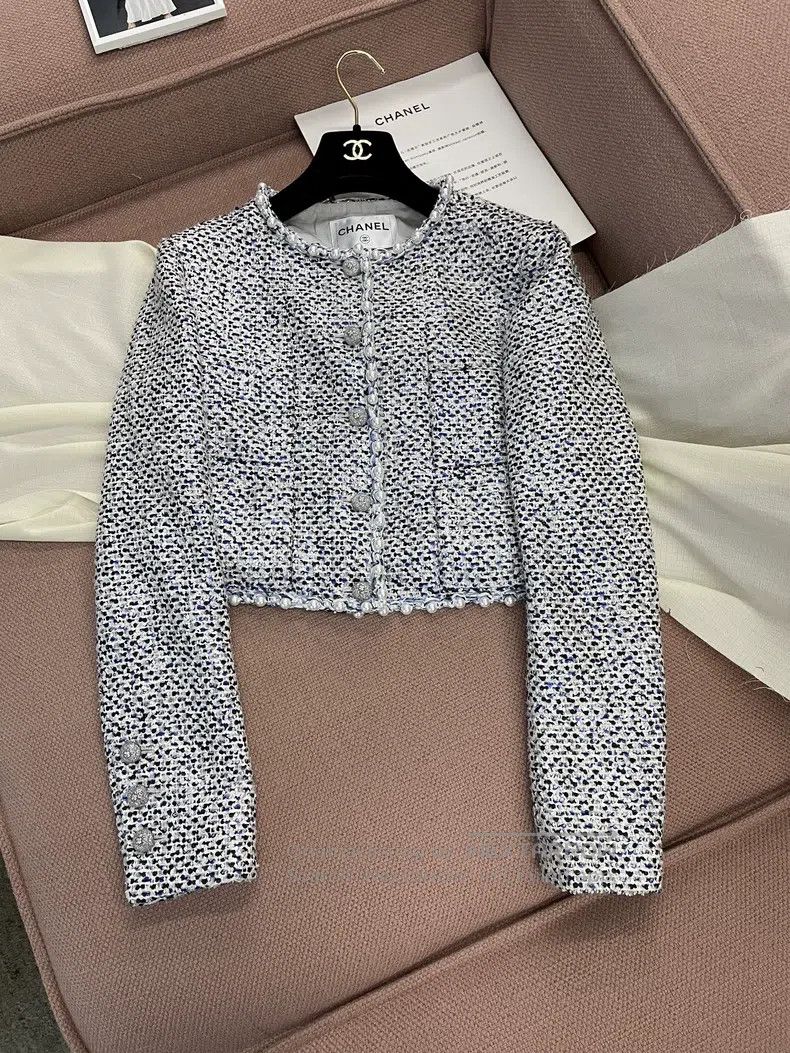 Chanel Chanel 25P blue and white pearl sequin knitted coat Size XS / US 0-2 / IT 36-38 - 2 Thumbnail