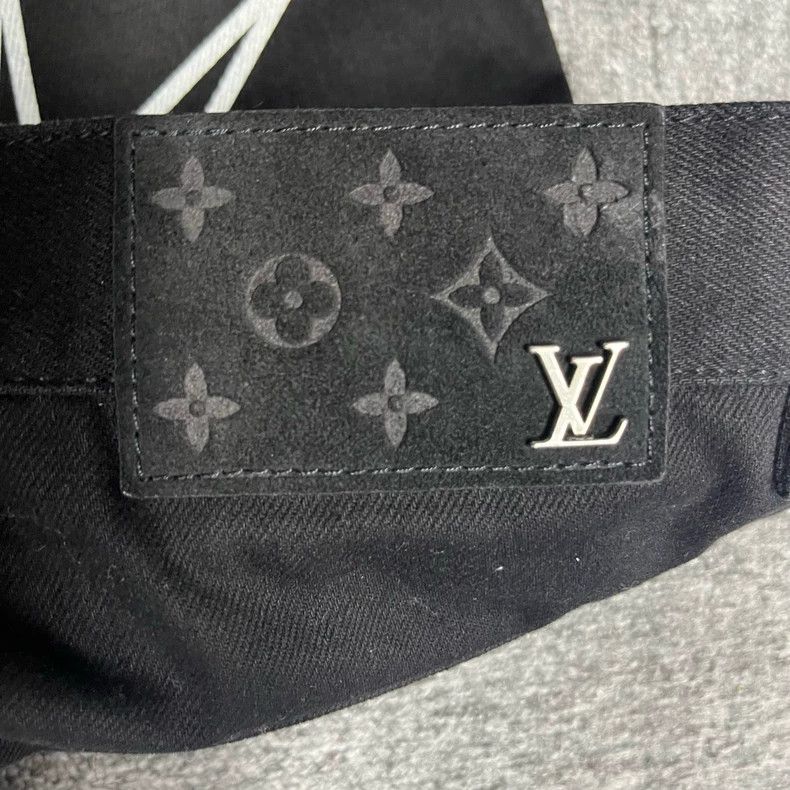 Louis Vuitton Louis Vuitton Black graffiti-monogrammed print cargo jeans Size US 31 - 6 Thumbnail