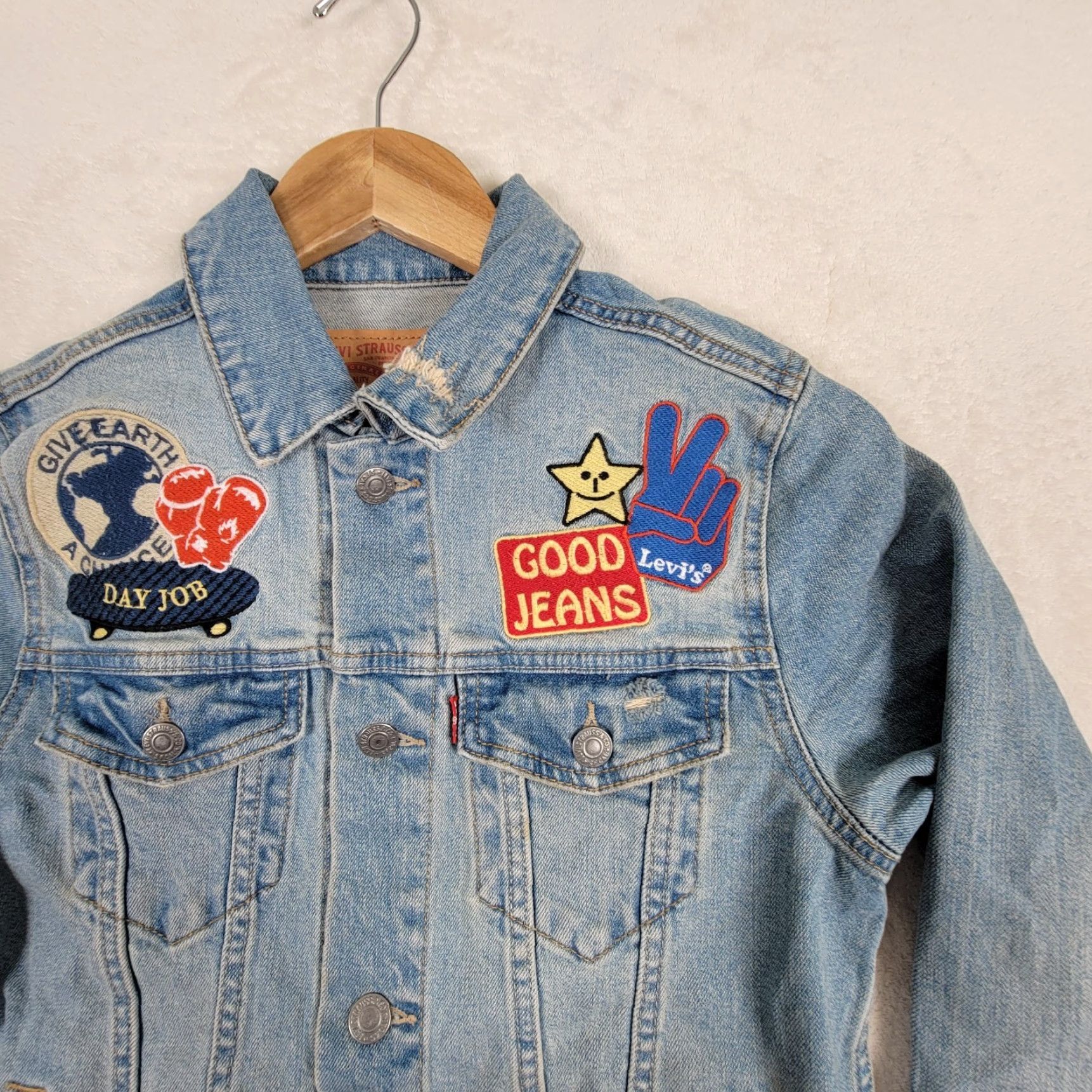 Levi's VINTAGE Levi's Limited Edition Men's Medium Blue Multi-Patched Denim Jacket Jacket Size US M / EU 48-50 / 2 - 3 Thumbnail