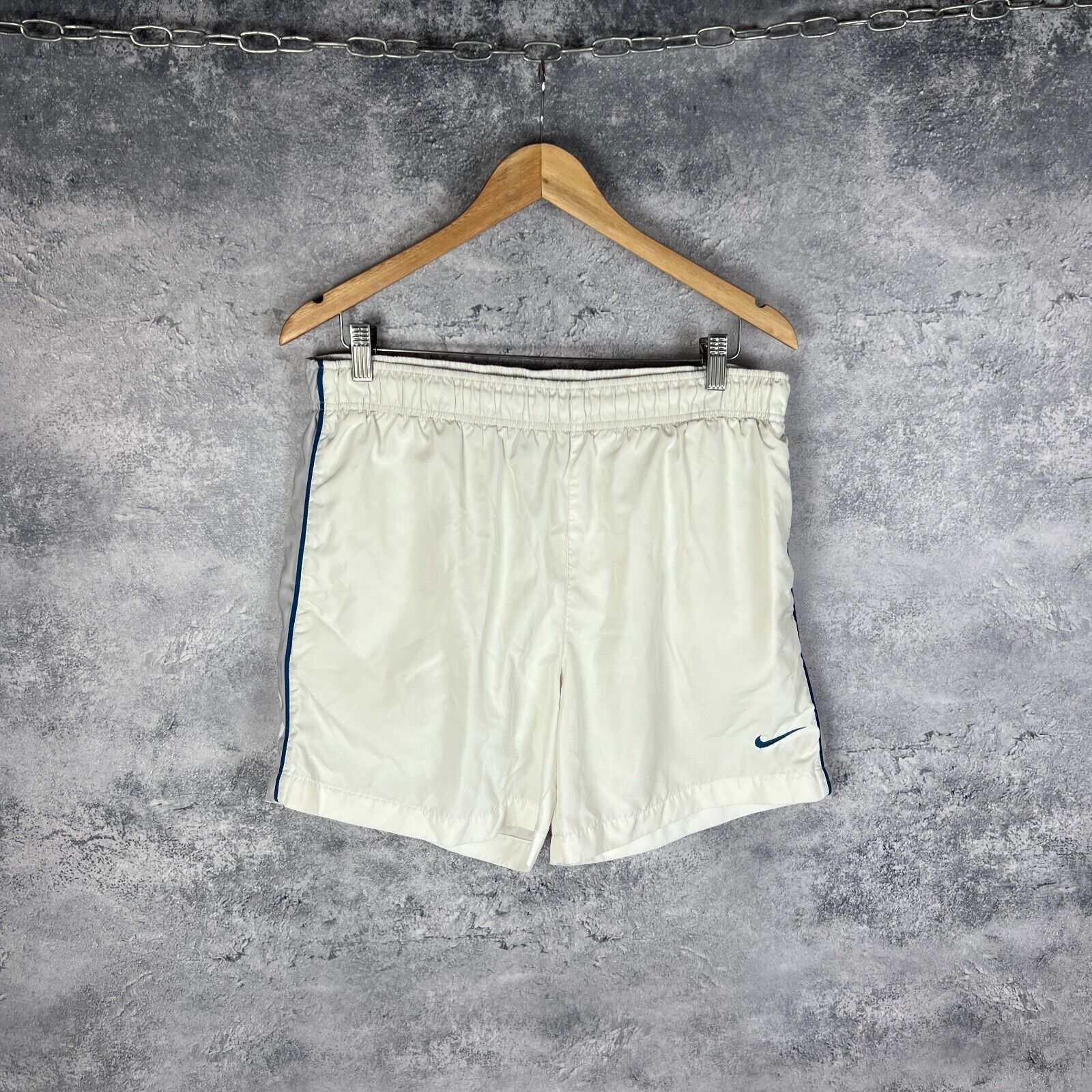 Nike Nike Shorts Men's Size L White ` Size US 34 / EU 50 - 1 Thumbnail