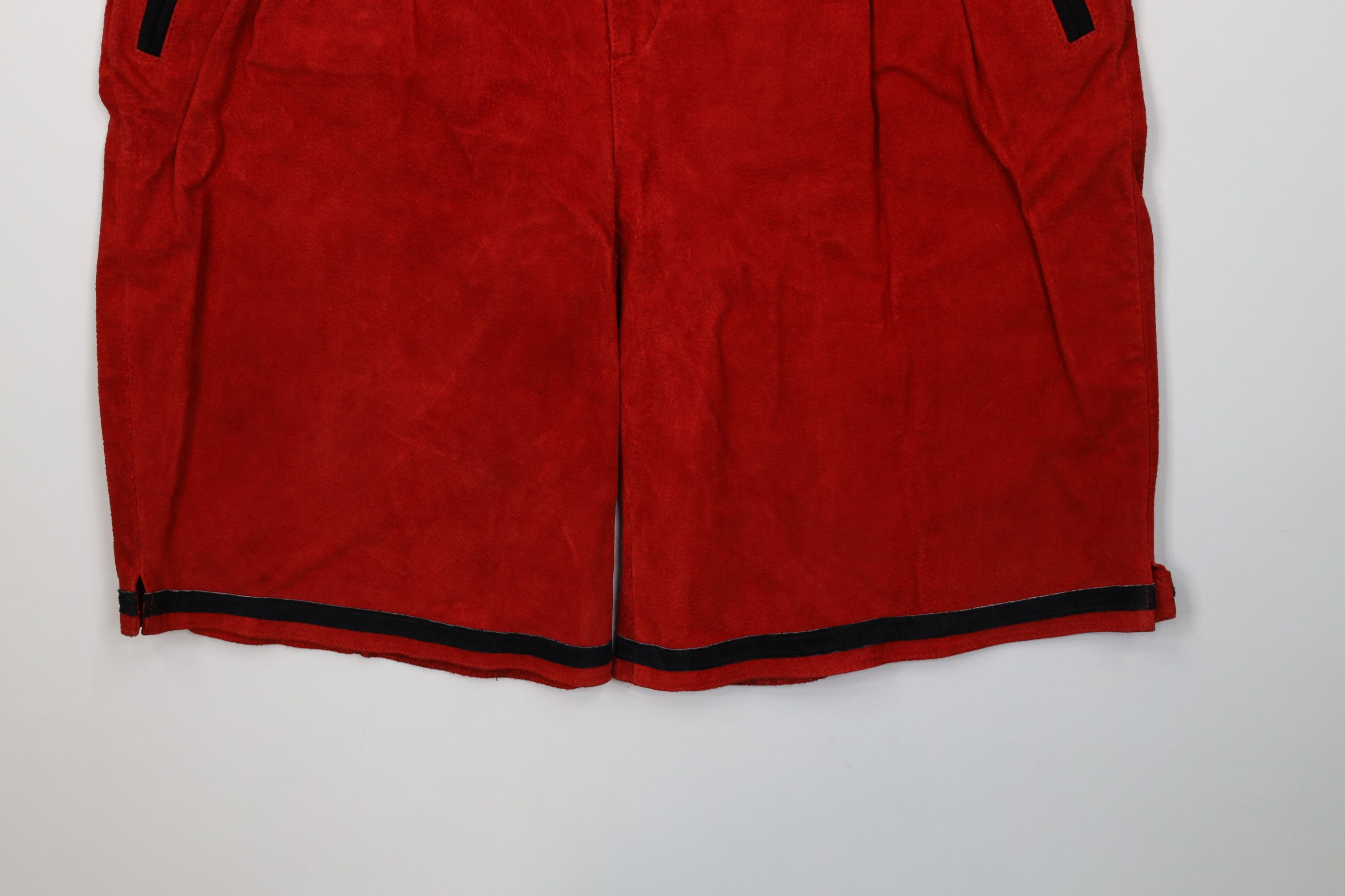 Vintage Vintage 90s Streetwear Pleated Suede Leather Shorts Red Size US 36 / EU 52 - 4 Thumbnail