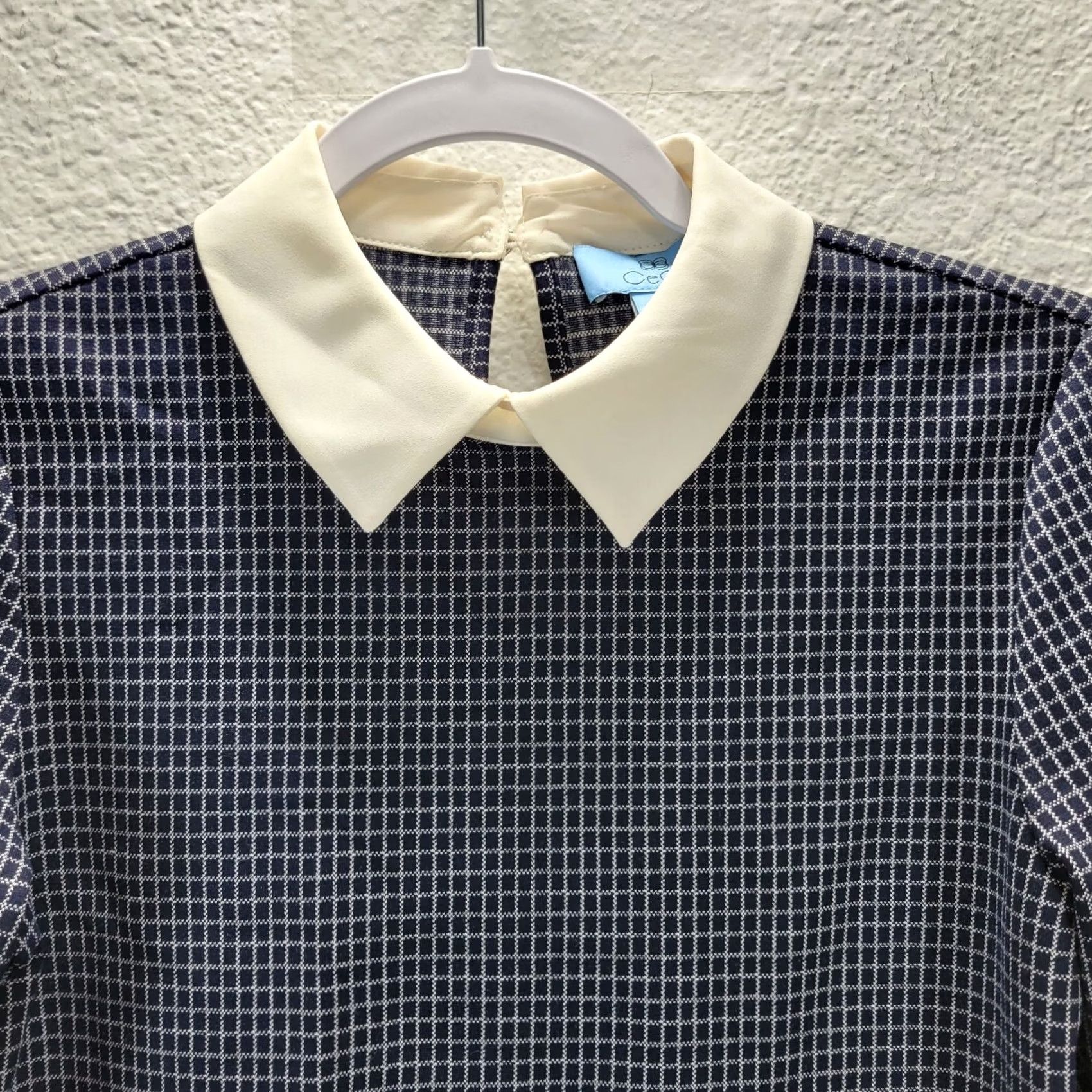 Vintage CeCe Blouse Shirt Short Sleeve Cold Shoulder Tie Neck Collared Black Beige Rayon Blend XXS Womens Size XXS / US 00 / IT 34 - 4 Thumbnail