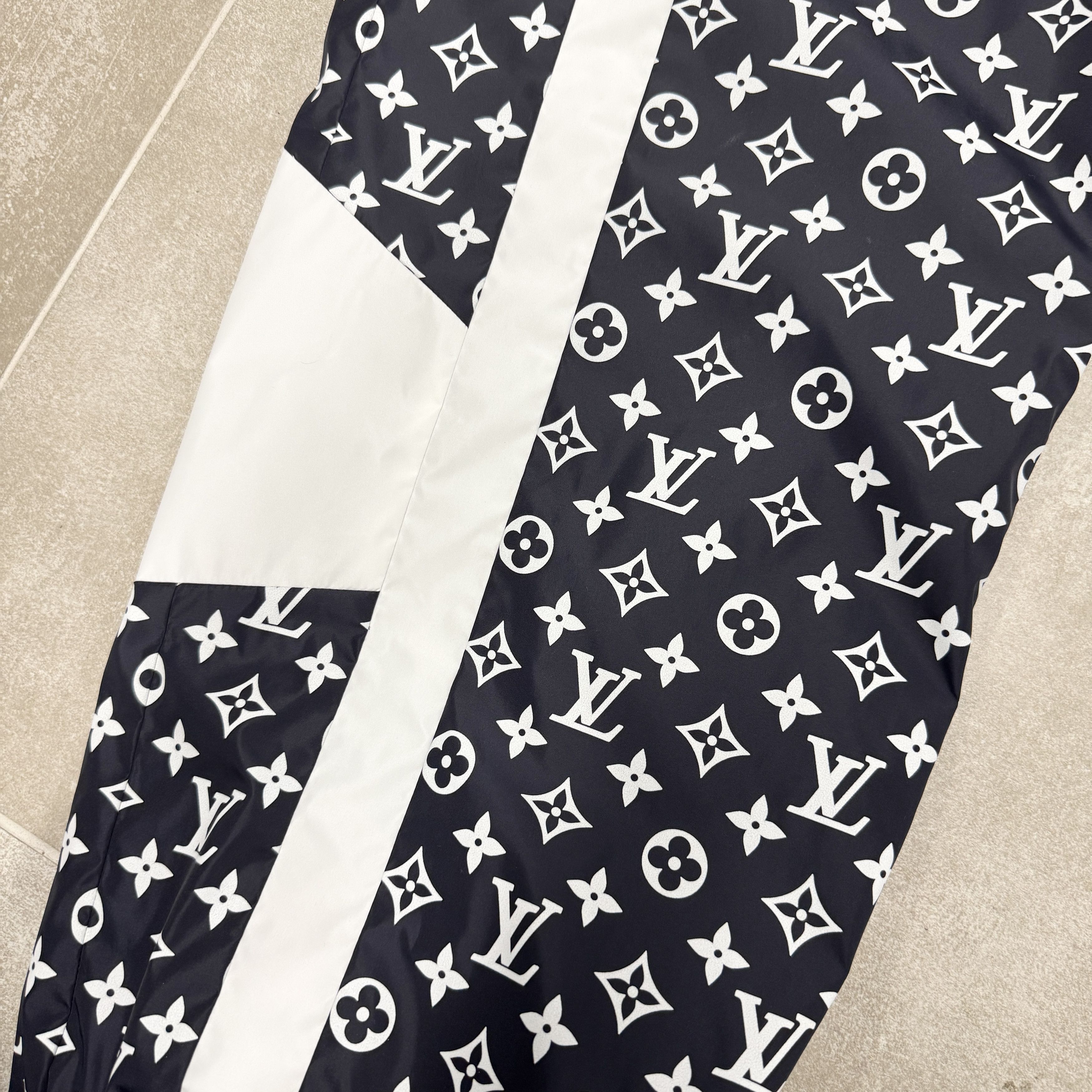 Louis Vuitton Louis Vuitton 1AFWQB Monogram Track Pants RRP £1720 Size US 30 / EU 46 - 6 Thumbnail