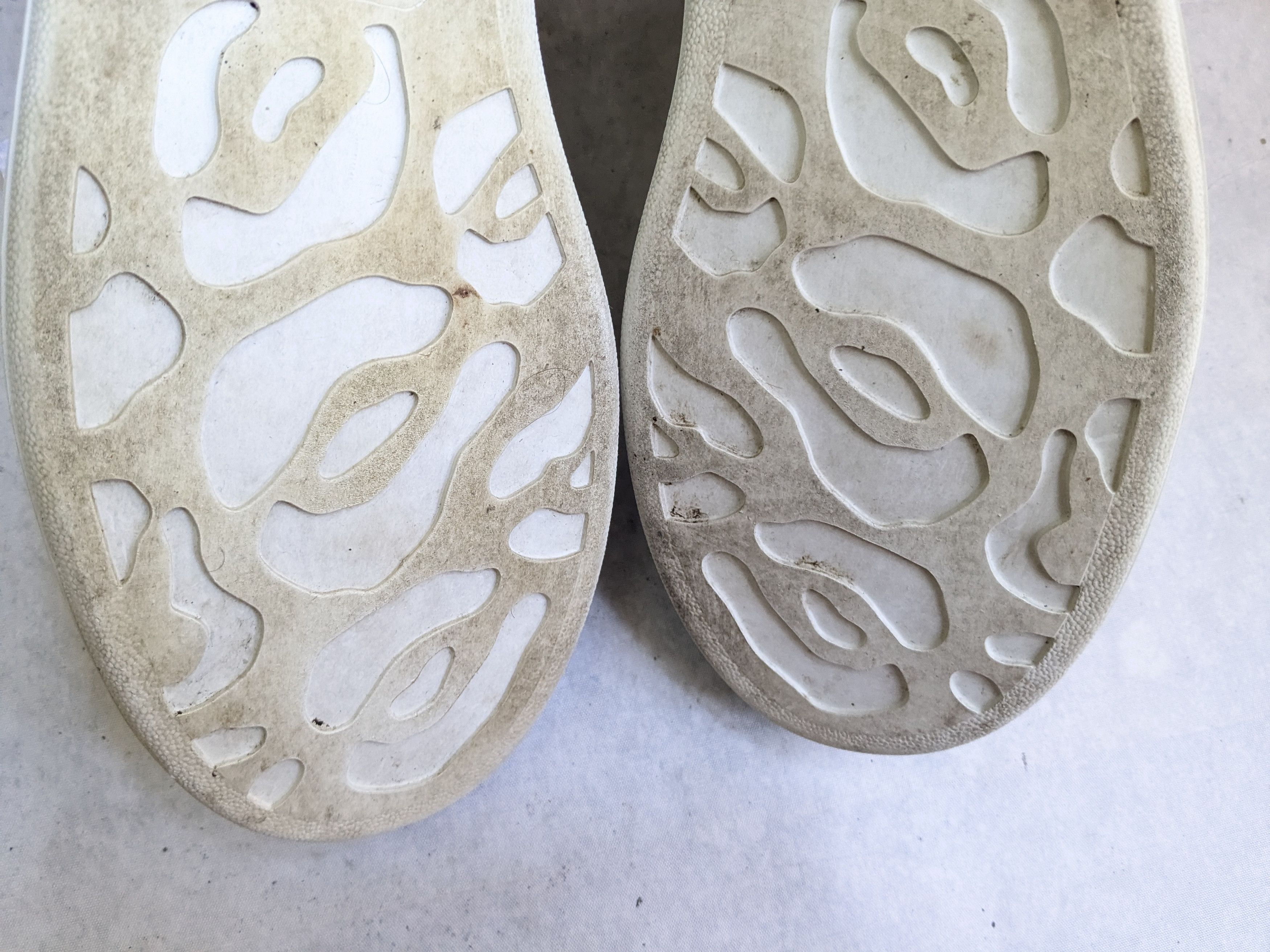 Alexander McQueen Alexander McQueen Oversized Larry Sneakers White Gold 12 45 Size US 12 / EU 45 - 19 Thumbnail