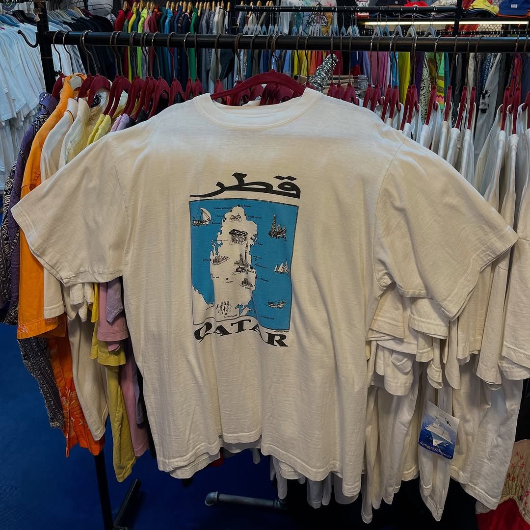 Vintage Vintage Y2K Qatar t shirt Size US L / EU 52-54 / 3 - 2 Thumbnail