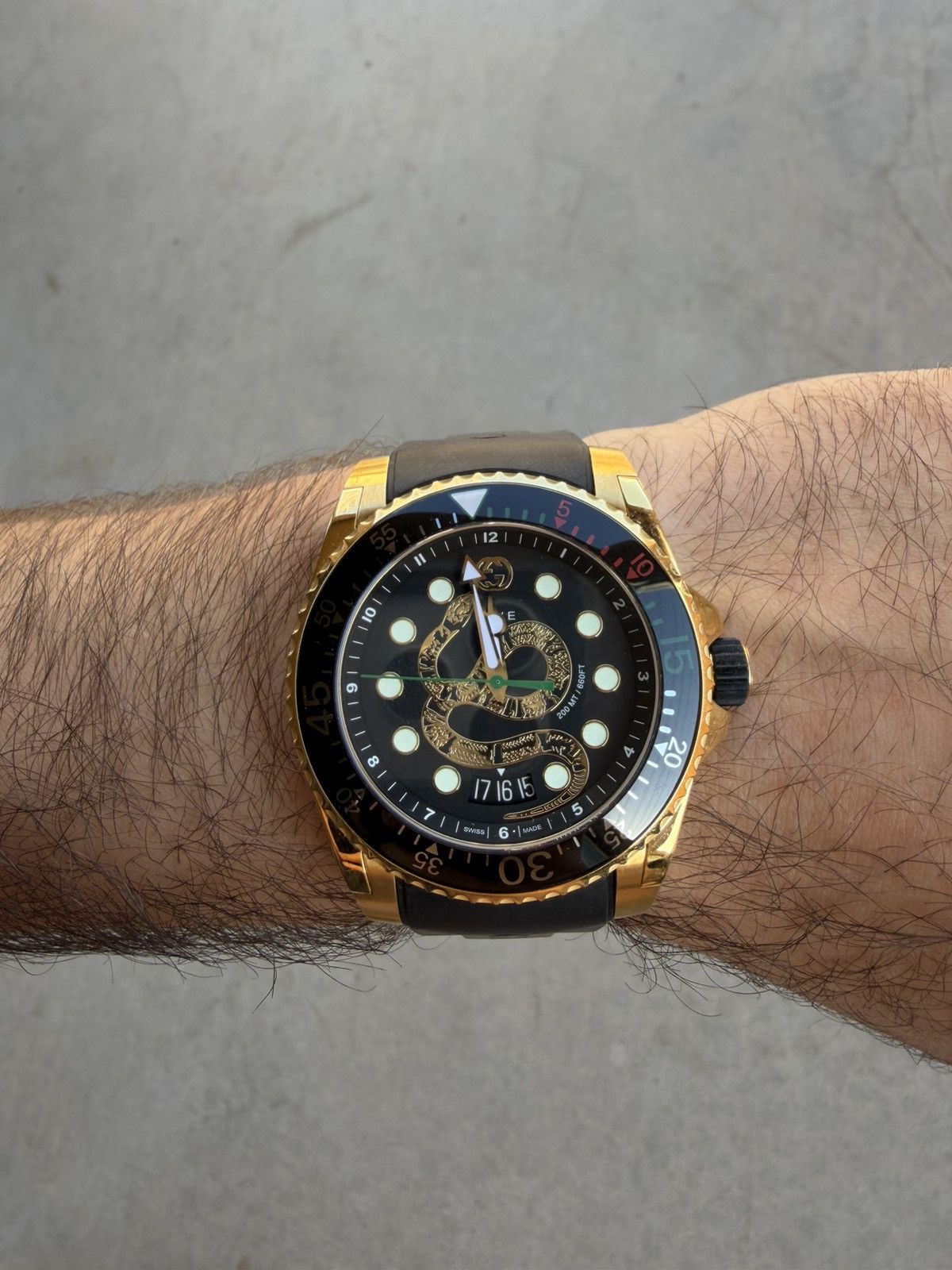 Gucci Gucci Dive Watch 559817 – Gold / Black (Rubber Strap) Size ONE SIZE - 1 Thumbnail