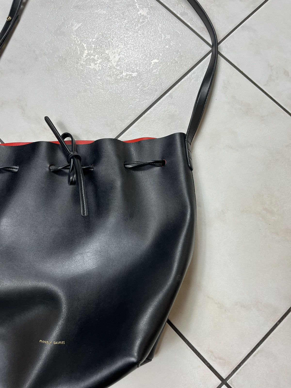 Mansur Gavriel Mansur Gavriel leather bucket bag black red big crossbody Size ONE SIZE - 3 Thumbnail