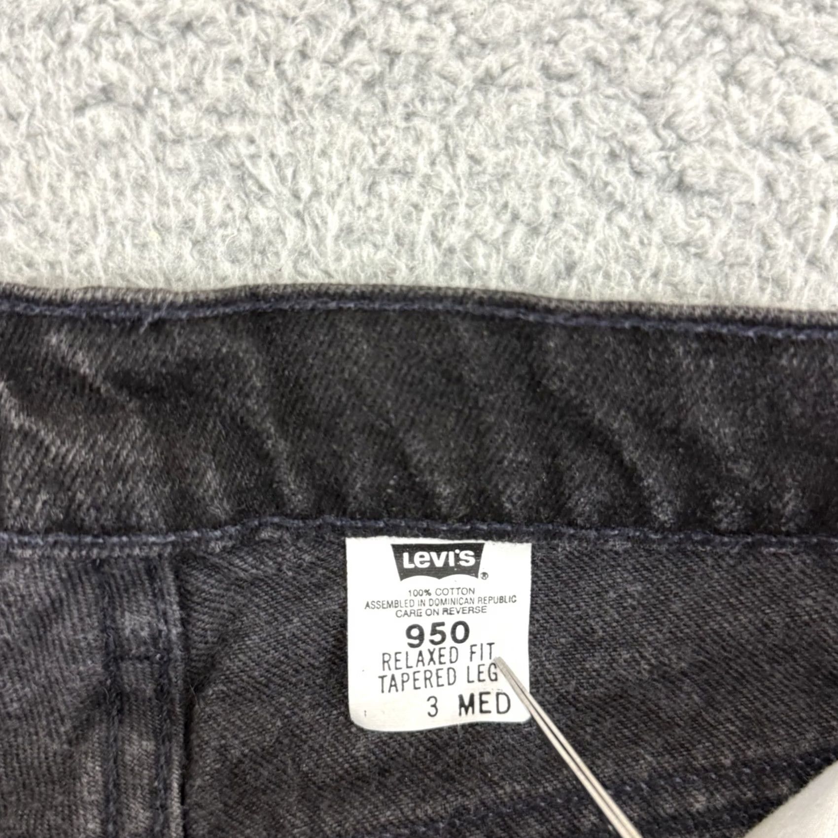 Levi's VINTAGE Levi's 950 Jeans Womens 3 Black Denim Tapered Leg 90s Relaxed Orange Tab Mens Womens Girls Size 26" / US 2 / IT 38 - 5 Thumbnail