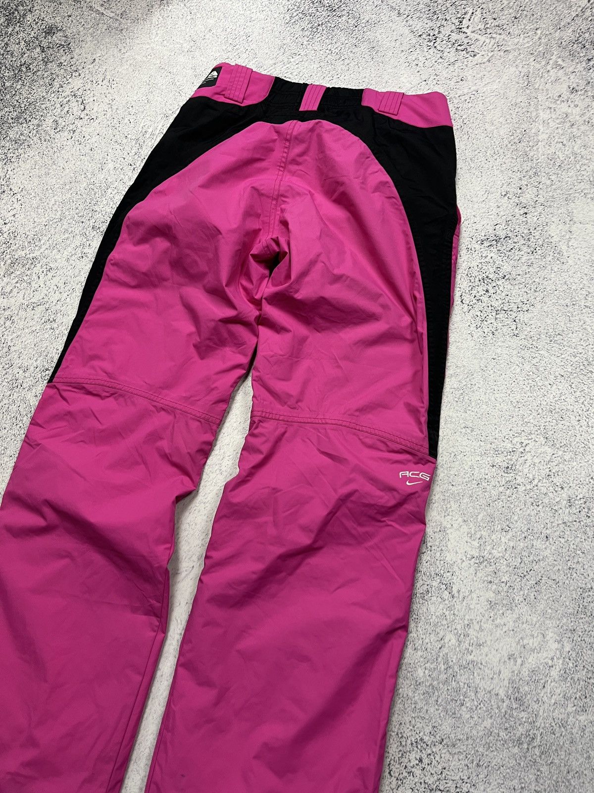 Nike Vintage Nike ACG Ski Snowboard Pants Y2K Pink Gorpcore Hype Size 30" / US 8 / IT 44 - 10 Thumbnail