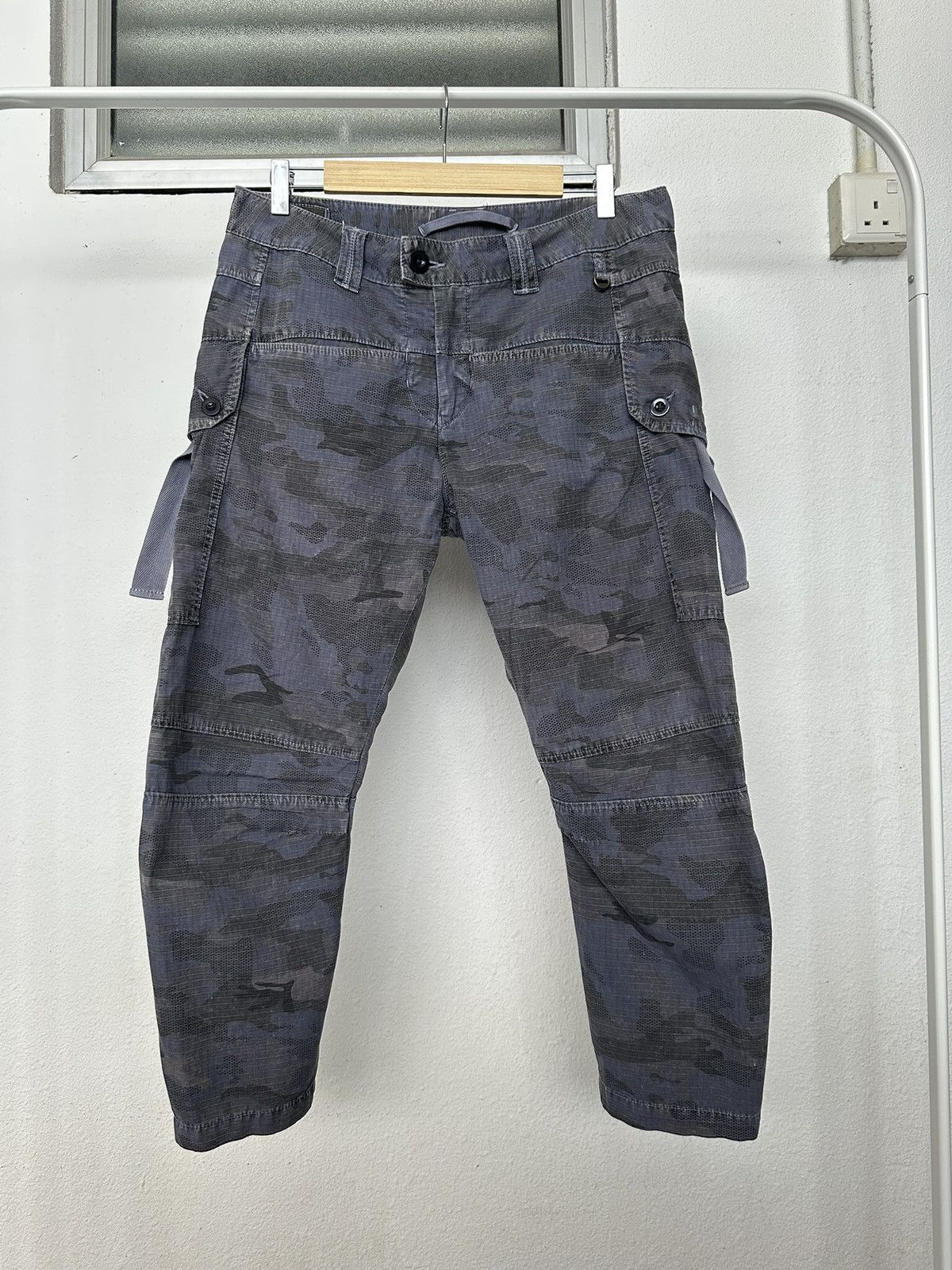 Marithe + Francois Girbaud 2000s MFG camo cargo hybrid quarter pants Size US 33 - 10 Thumbnail