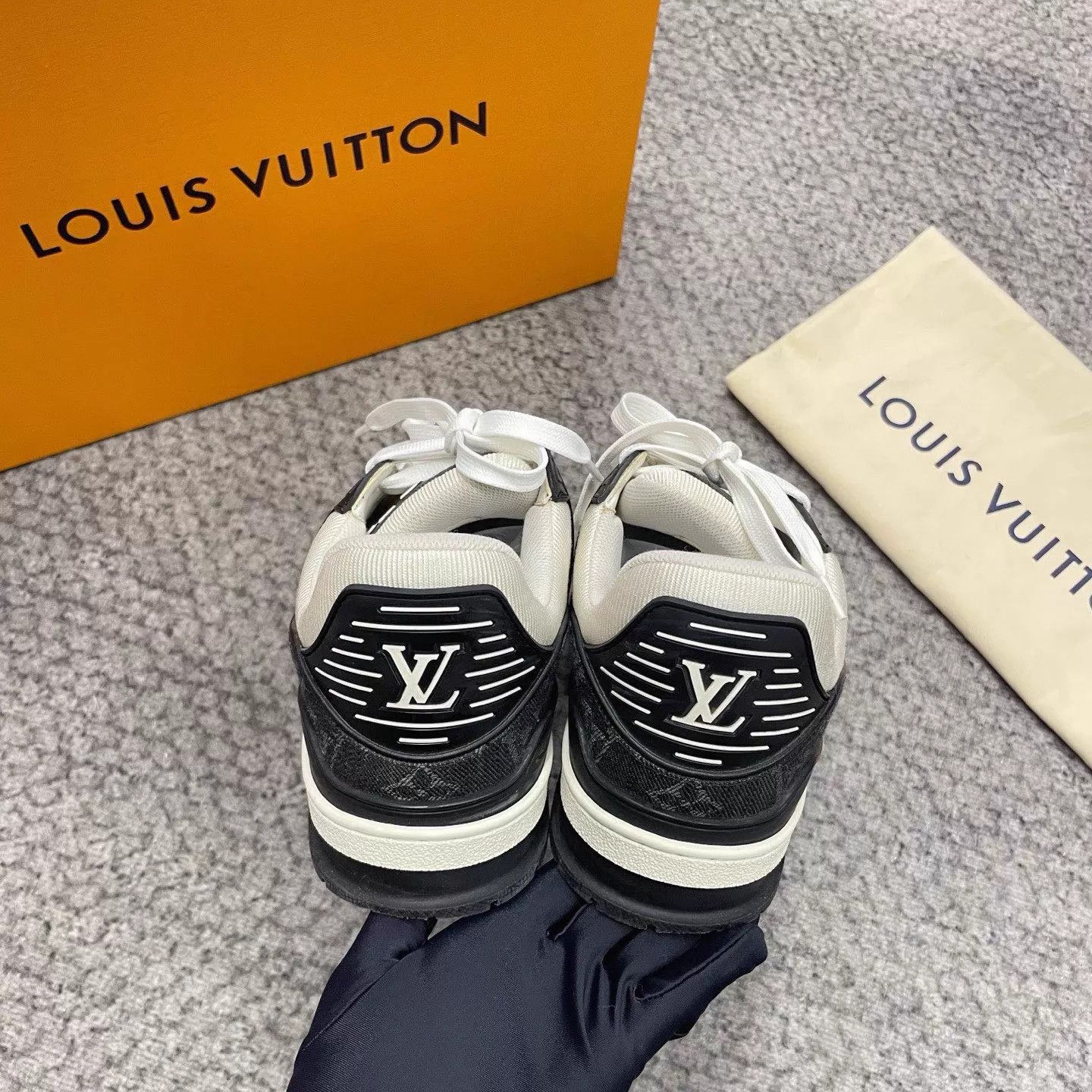 Louis Vuitton LV Trainer Denim Black White Panda Size 7 Size US 7 / EU 40 - 6 Thumbnail