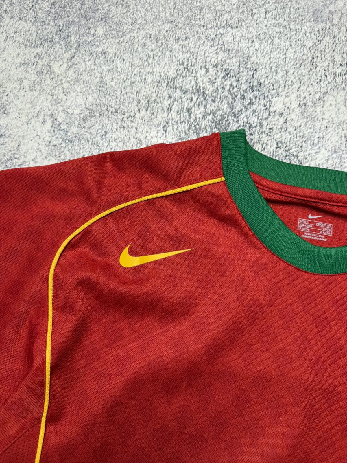 Nike Vintage Nike Portugal 2004 Home Football Shirt Soccer Jersey Size US L / EU 52-54 / 3 - 9 Thumbnail