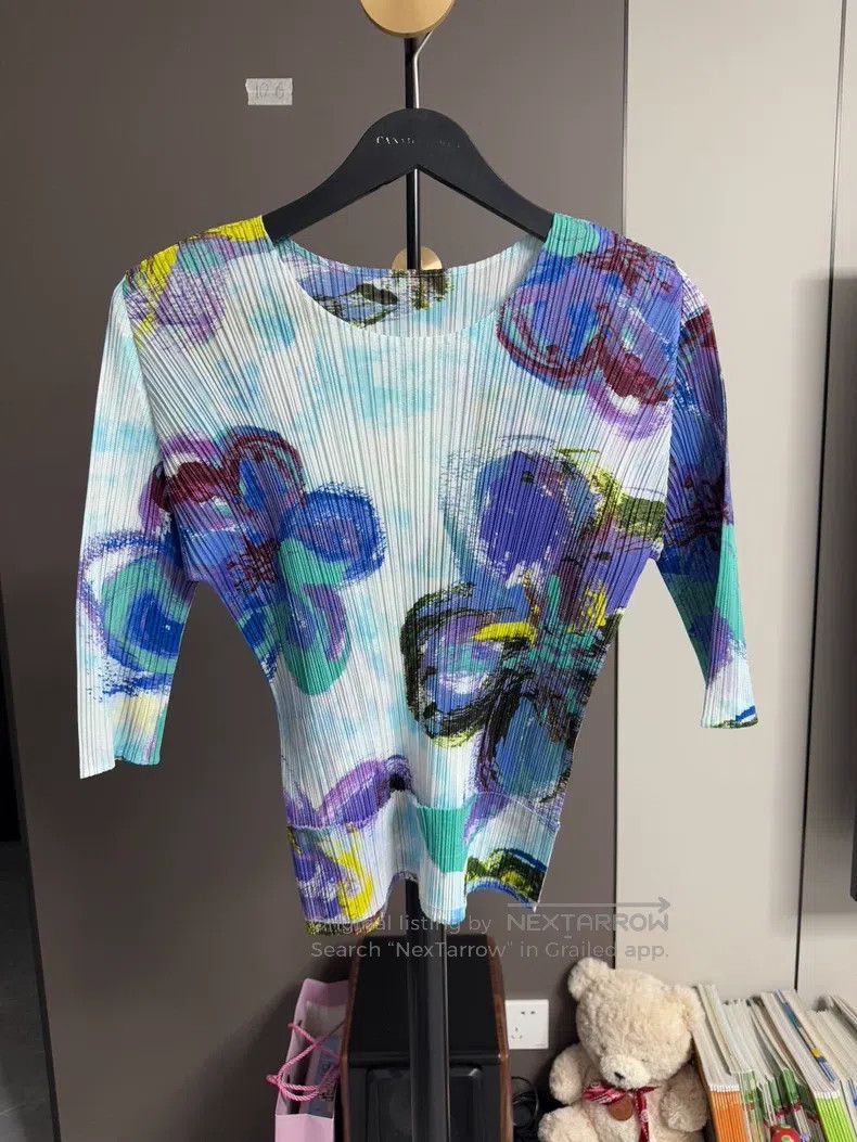 Issey Miyake Issey Miyake Blue Iris Print Top Size L / US 10 / IT 46 - 1 Thumbnail
