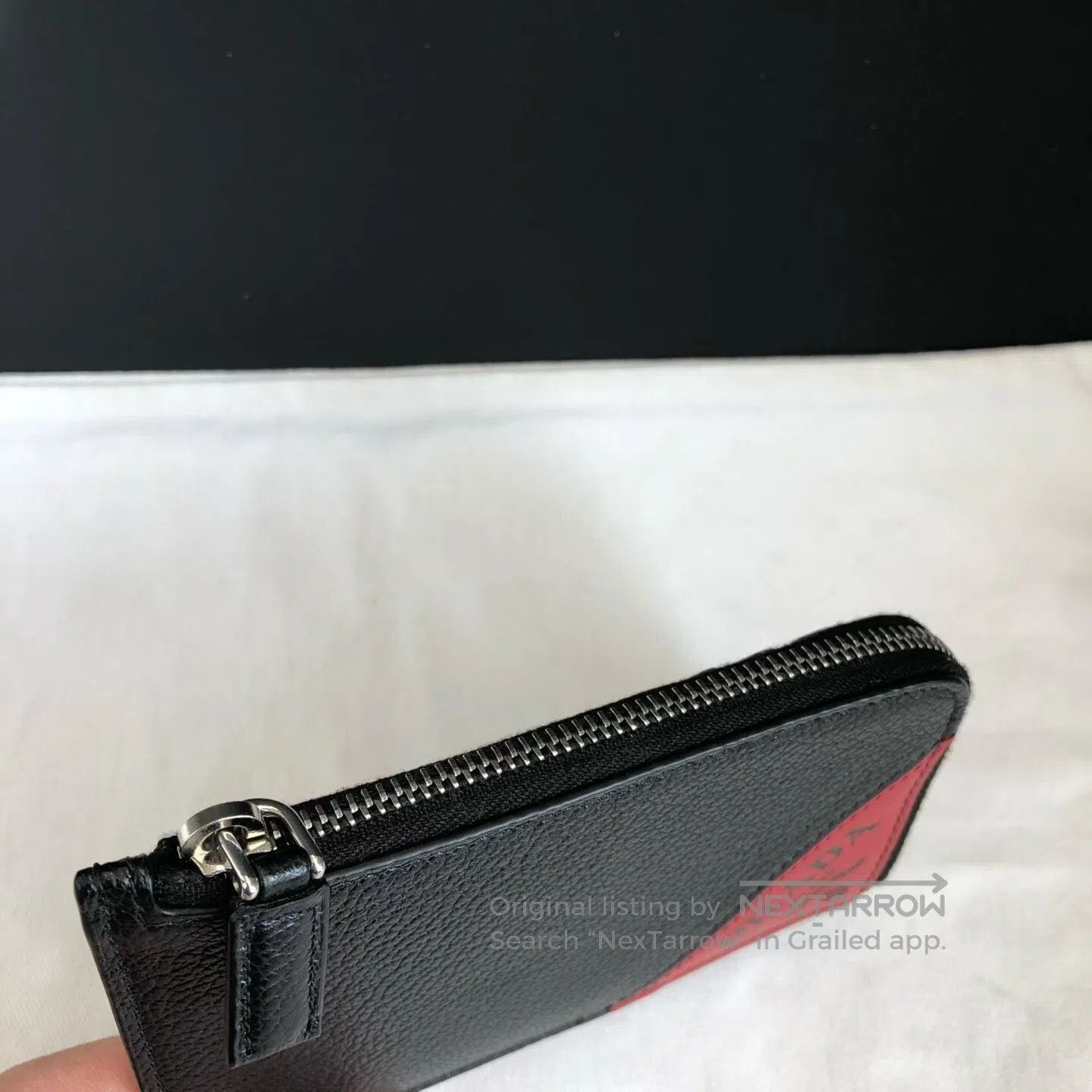 Prada Prada Classic Black Red Zip Card Case. Size ONE SIZE - 3 Thumbnail