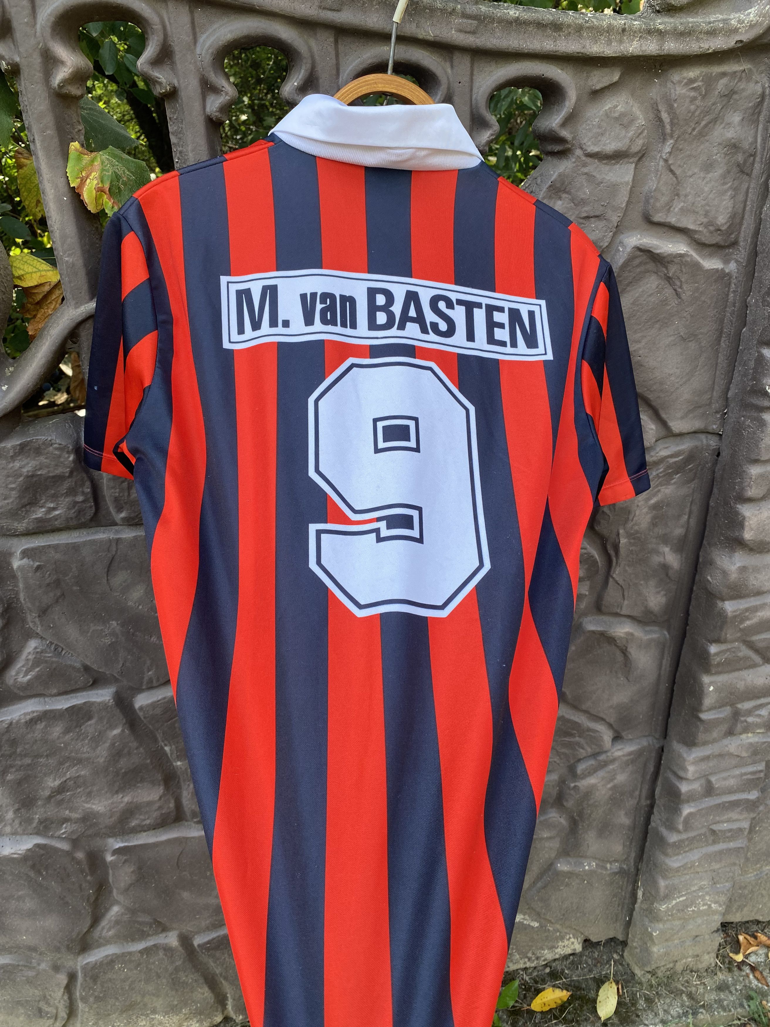 Vintage Vintage A.C MILAN Marco VAN BASTEN 9 Jersey Mediolanum Size US S / EU 44-46 / 1 - 7 Thumbnail