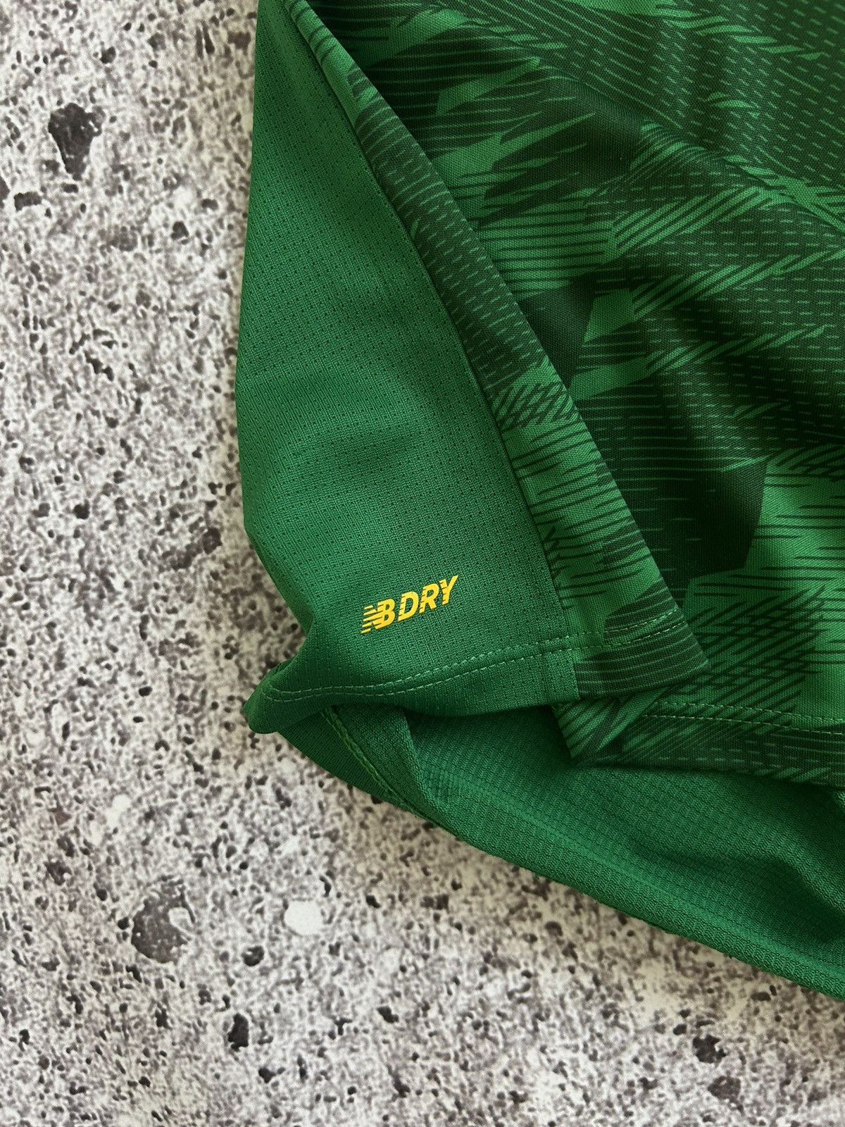 New Balance × Vintage New Balance Celtic 2016 2017 Training Football Soccer Jersey Size US S / EU 44-46 / 1 - 9 Thumbnail