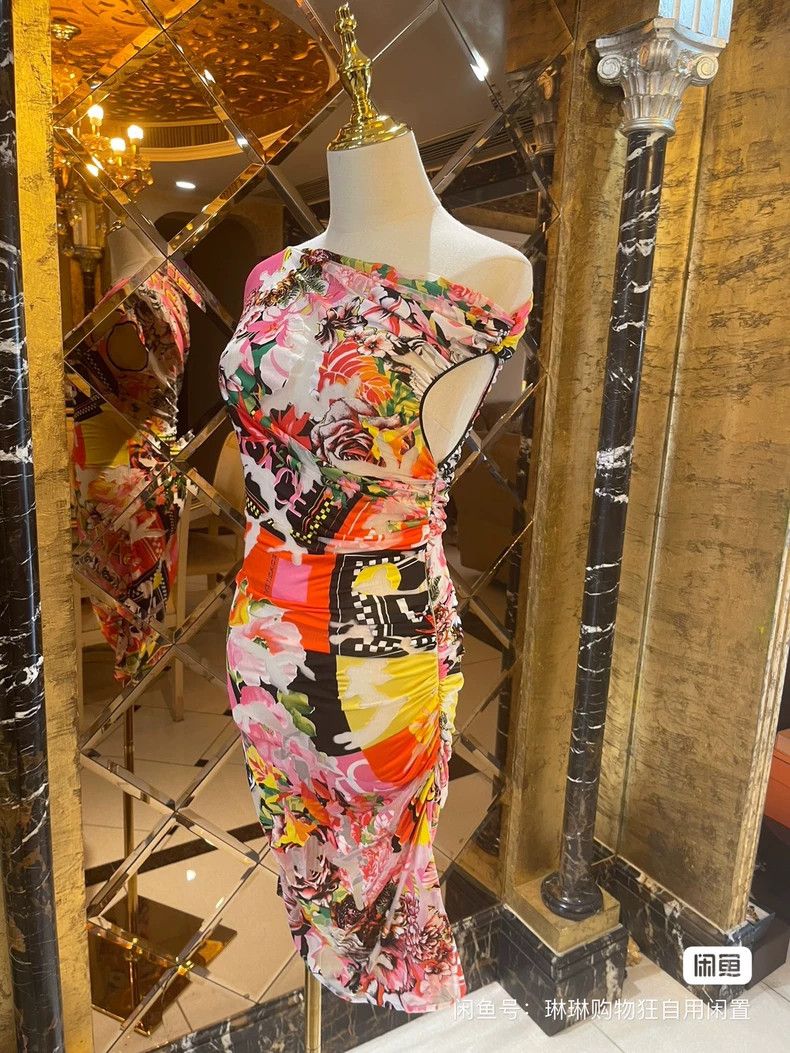 Versace Versace Mesh logo three-dimensional pleated dress Size M / US 6-8 / IT 42-44 - 5 Thumbnail