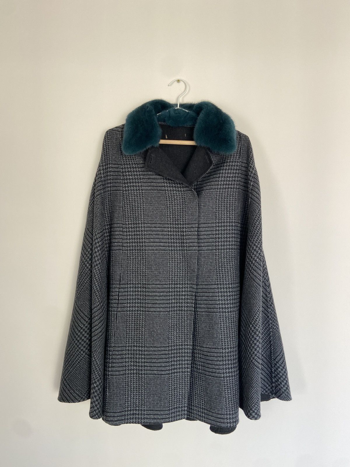 Loro Piana Loro Piana Baby Cashmere Houndstooth Print Cape Size S / US 4 / IT 40 - 1 Thumbnail