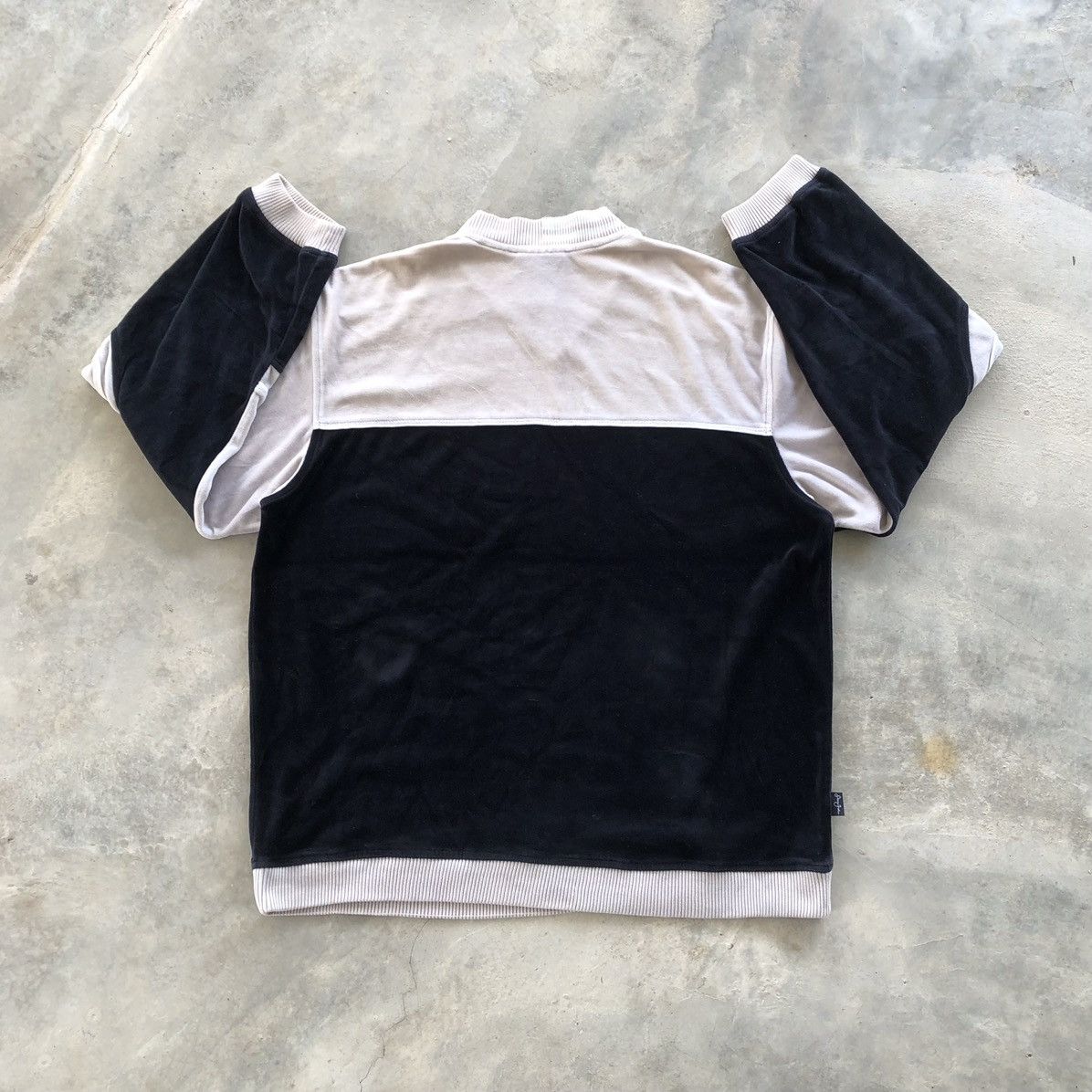 SEAN JOHN Rare Design Velvet V-neck Sweatshirt