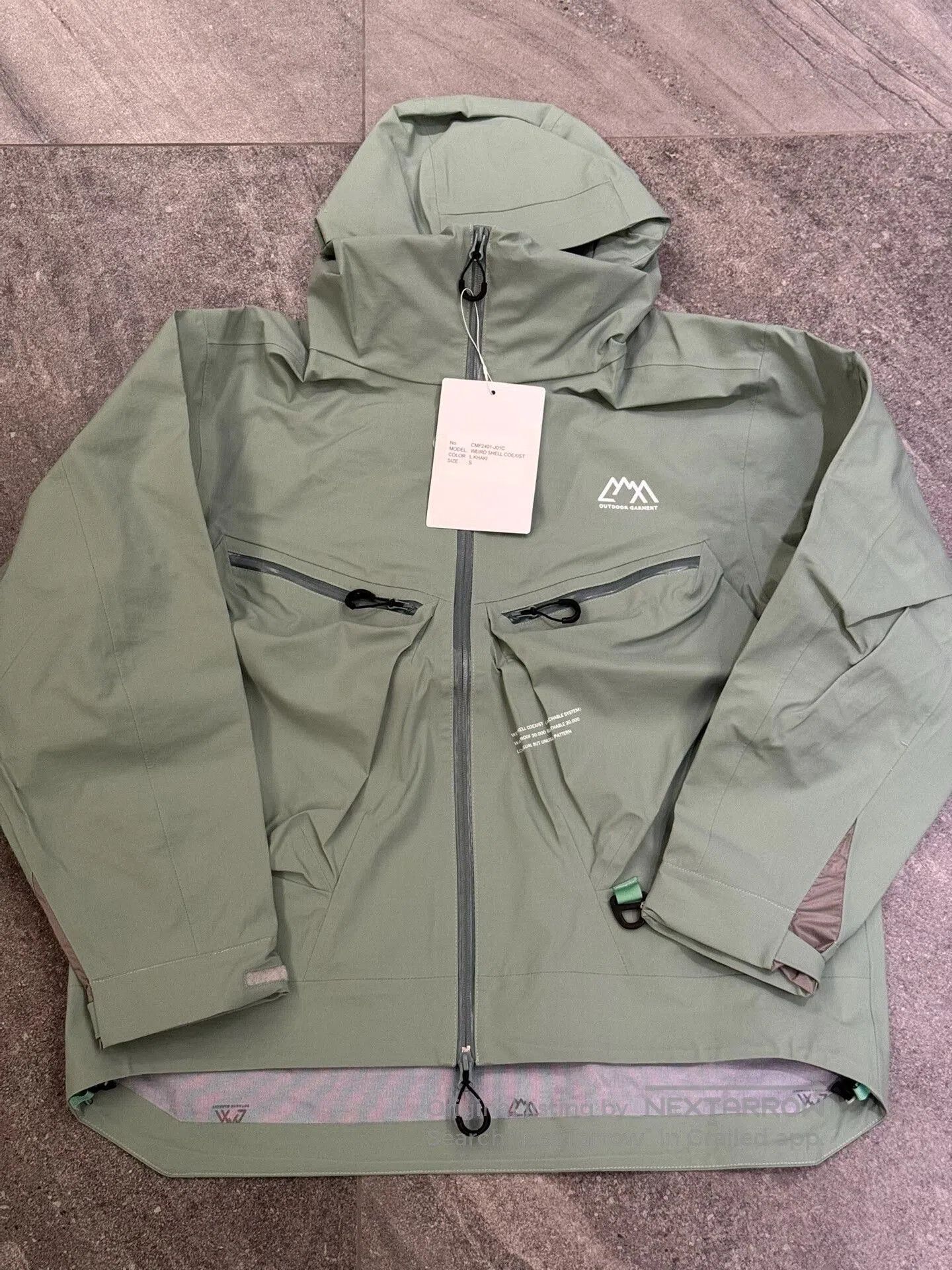 Japanese Brand Comfy Outdoor Functional Jacket in Khaki Green. Size US S / EU 44-46 / 1 - 1 Thumbnail