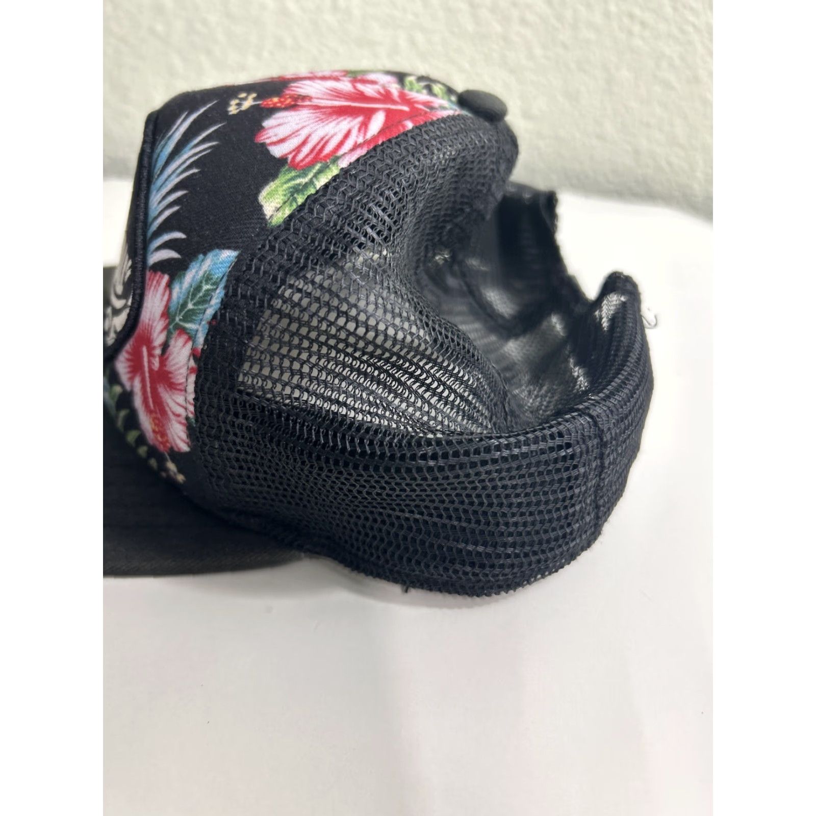Vans Vans Off The Wall Hat Trucker Black Floral Hibiscus Adjustable One Size Size ONE SIZE - 6 Thumbnail