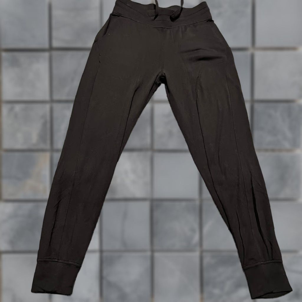 Lululemon Lululemon Pants Womens 6 Jogger High Rise Ready to Rulu Black W5DP2s Size 28" / US 6 / IT 42 - 1 Thumbnail