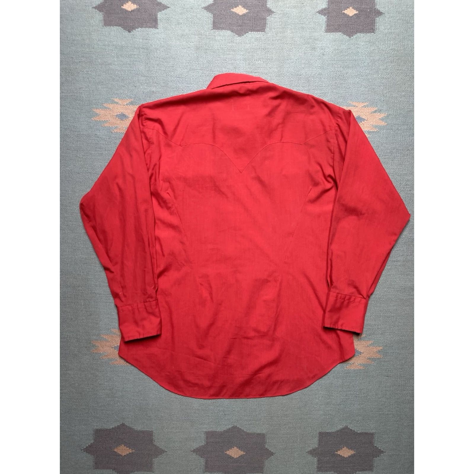 Vintage VINTAGE Pearl snap western shirt long sleeve extra long tails red dagger large Shirt Mens L Red western long sleeve snap Size US L / EU 52-54 / 3 - 6 Thumbnail