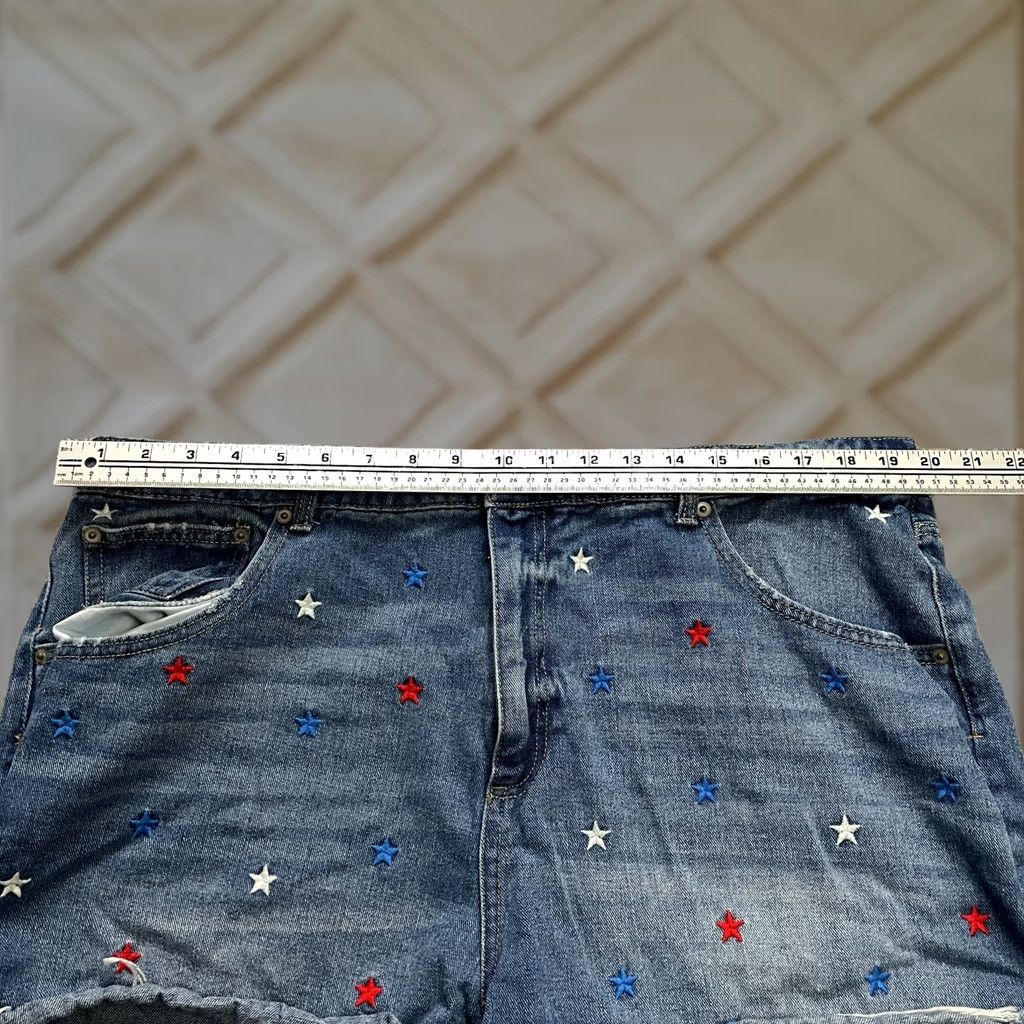 Vintage No Boundaries Denim Jean Shorts Juniors 21 Blue Dark Wash Star Print Cutt Off 3" Women Size 27" / US 4 / IT 40 - 1 Thumbnail