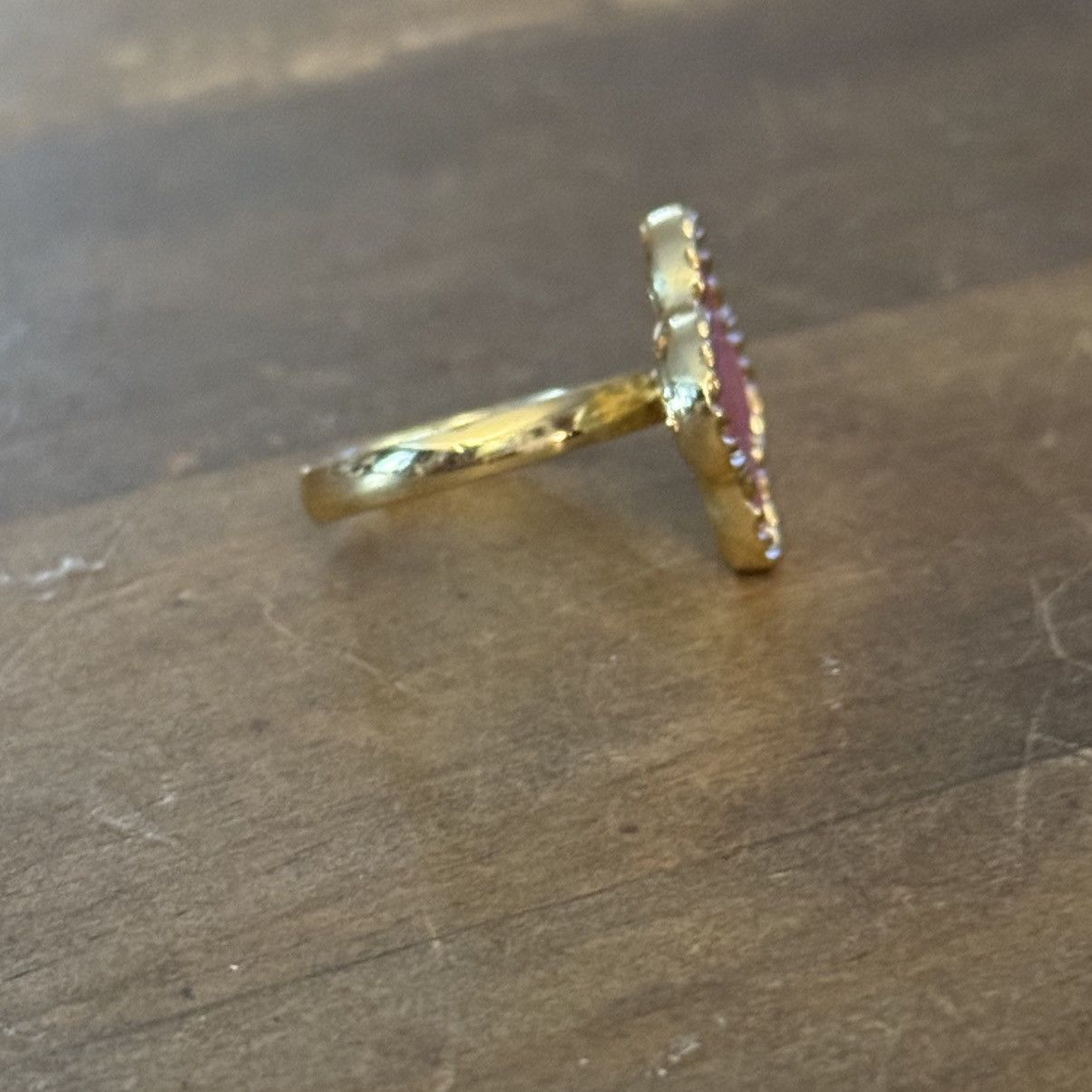Other Gold tone pink mother of pearl inlay clover ring Size ONE SIZE - 6 Thumbnail