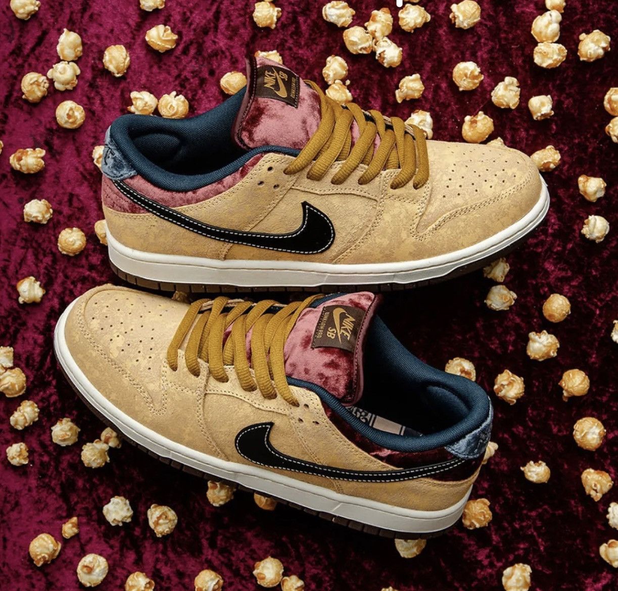 Designer × Nike Nike SB Dunks Low City of Cinema | Men’s SZ 11 | Gold & Red Size US 11 / EU 44 - 4 Thumbnail
