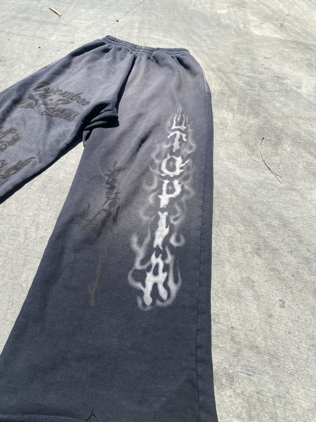 Other Travis Scott Utopia Flame Sweatpants Size US 30 / EU 46 - 3 Thumbnail