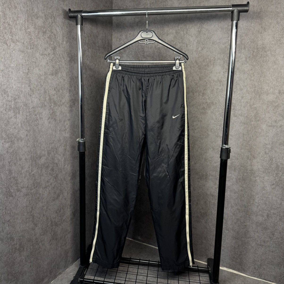 Nike × Vintage Y2K Nike Nylon track Pants vintage baggy Size US 30 / EU 46 - 1 Thumbnail