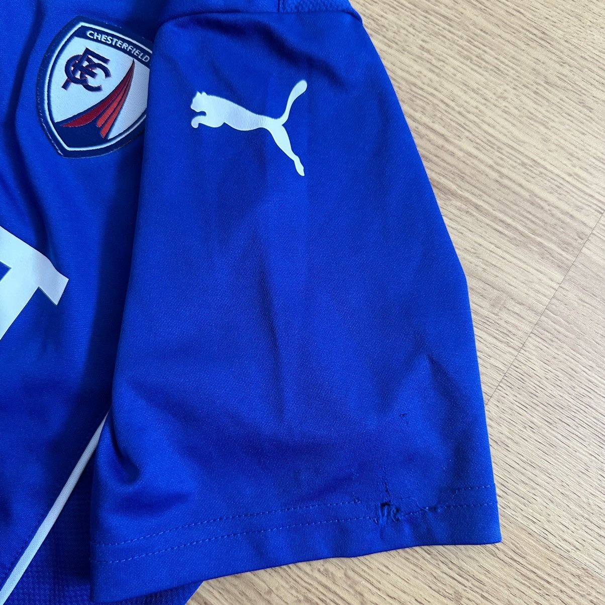 Puma × Vintage Puma Chesterfield 2014/2015 Home Soccer Jersey T-Shirt Size US M / EU 48-50 / 2 - 3 Thumbnail