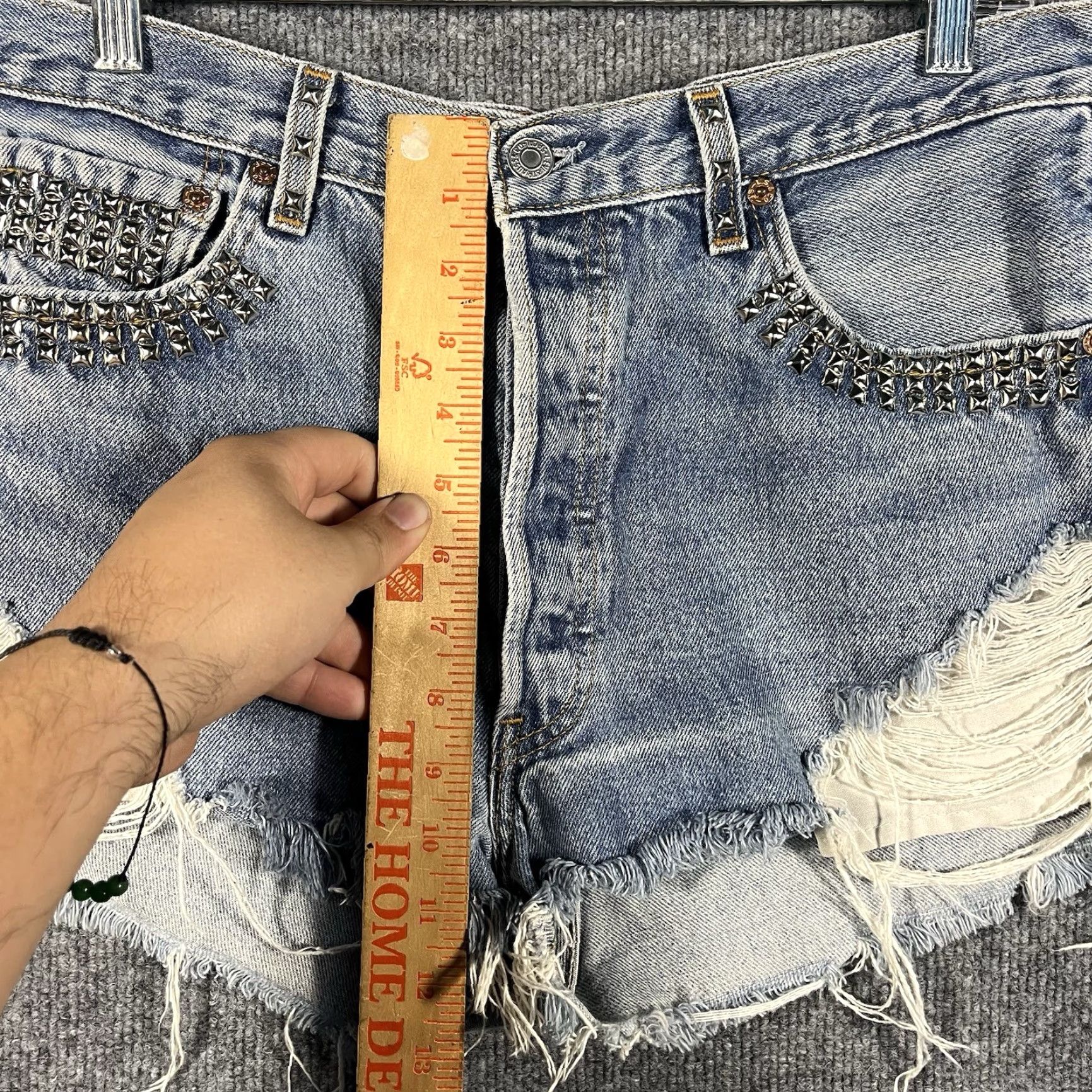 Levi's VINTAGE Levi's 501 Cut Off Jean Shorts Women's 90s Light Blue USA Made Size 32 Shorts Size 24" / US 00 / IT 34 - 6 Thumbnail