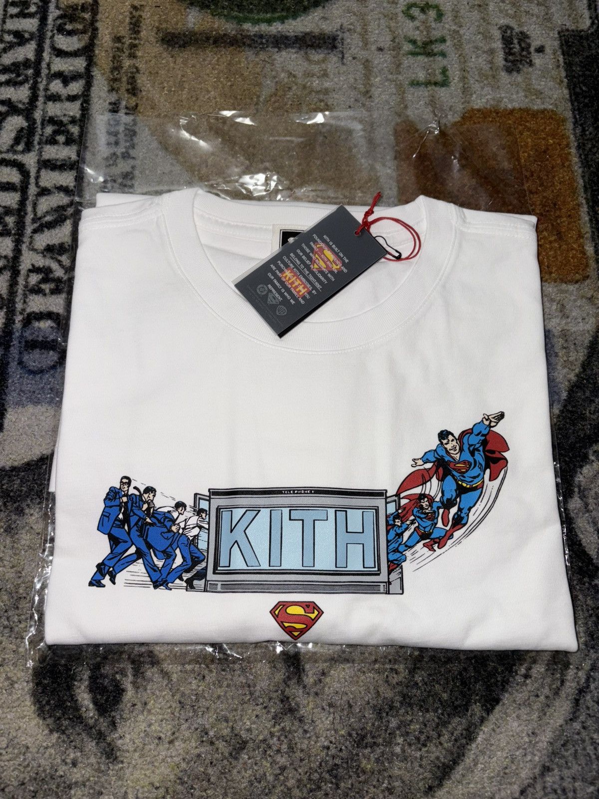 DC Comics Kith x Superman Booth Vintage Tee White Size US L / EU 52-54 / 3 - 1 Thumbnail