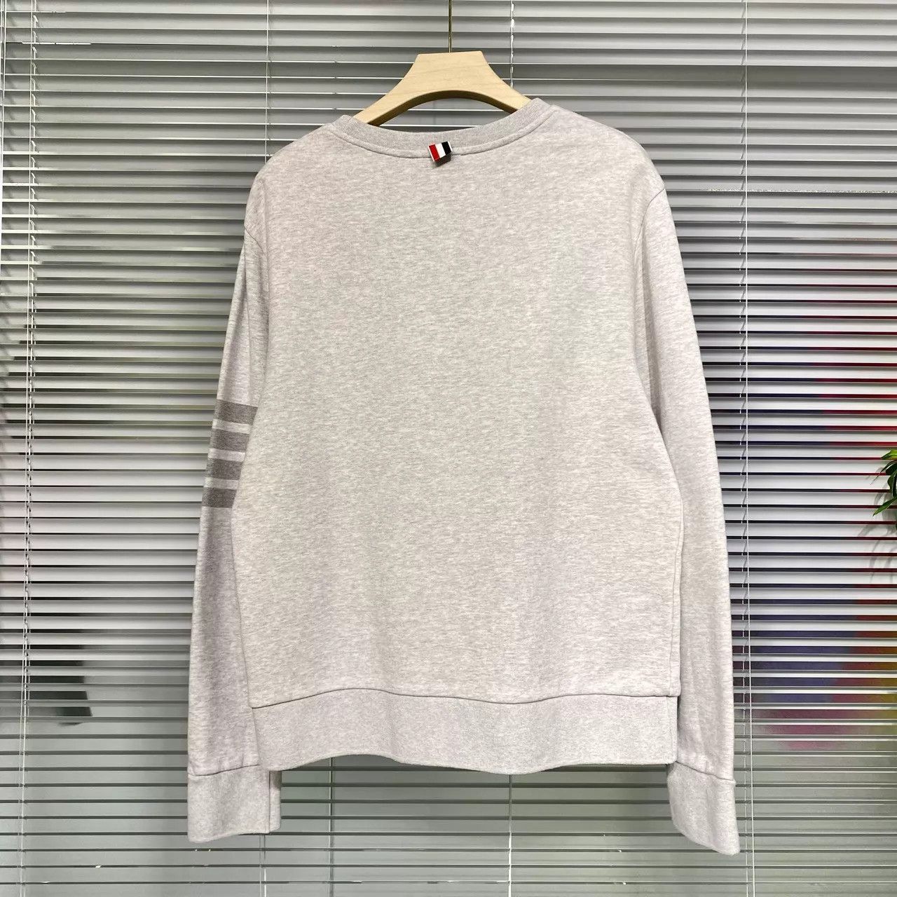 Thom Browne THOM BROWNE Gray Knit Logo Crewneck Sweatshirt 4 Size US XL / EU 56 / 4 - 2 Thumbnail