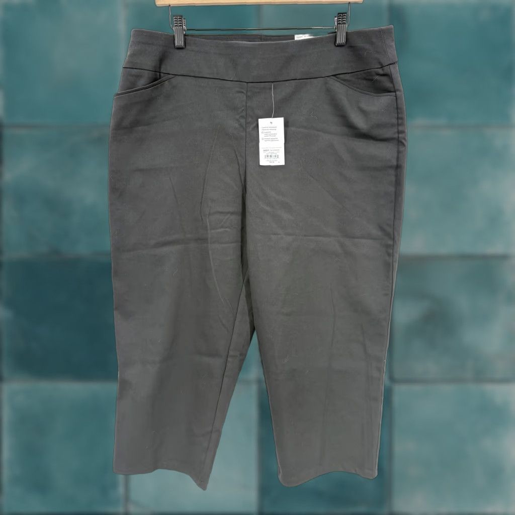 Croft & Barrow Croft & Barrow Capri Pants Womens 16 Black Effortless Stretch Mid Rise Casual Size 38" / US 16 / IT 52 - 1 Thumbnail