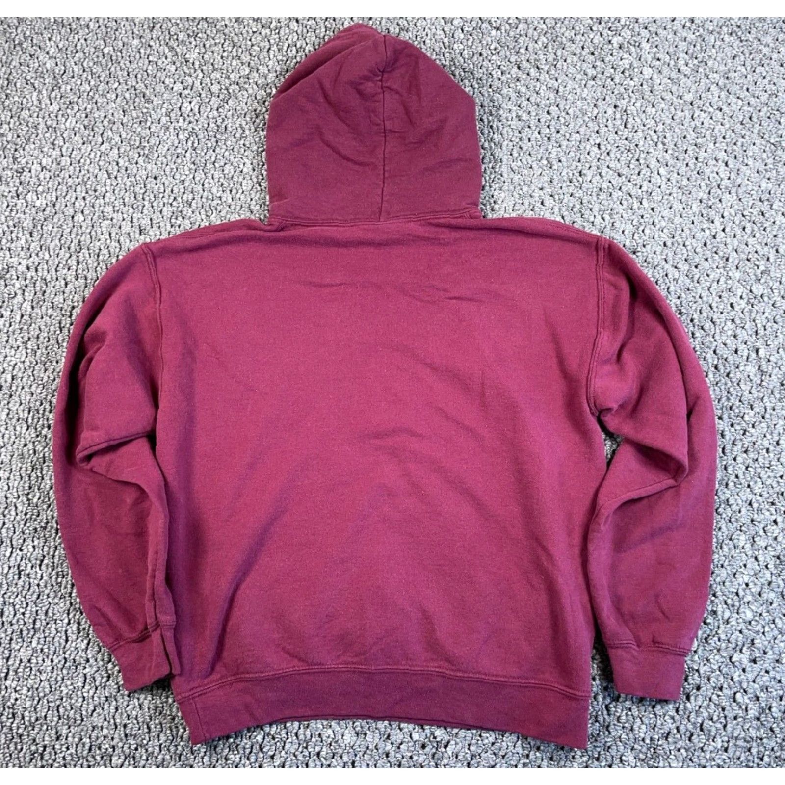 Gildan Harvard University Crest Graphic Hoodie Adult Medium Dark Red Sweatshirt College Size US M / EU 48-50 / 2 - 2 Thumbnail