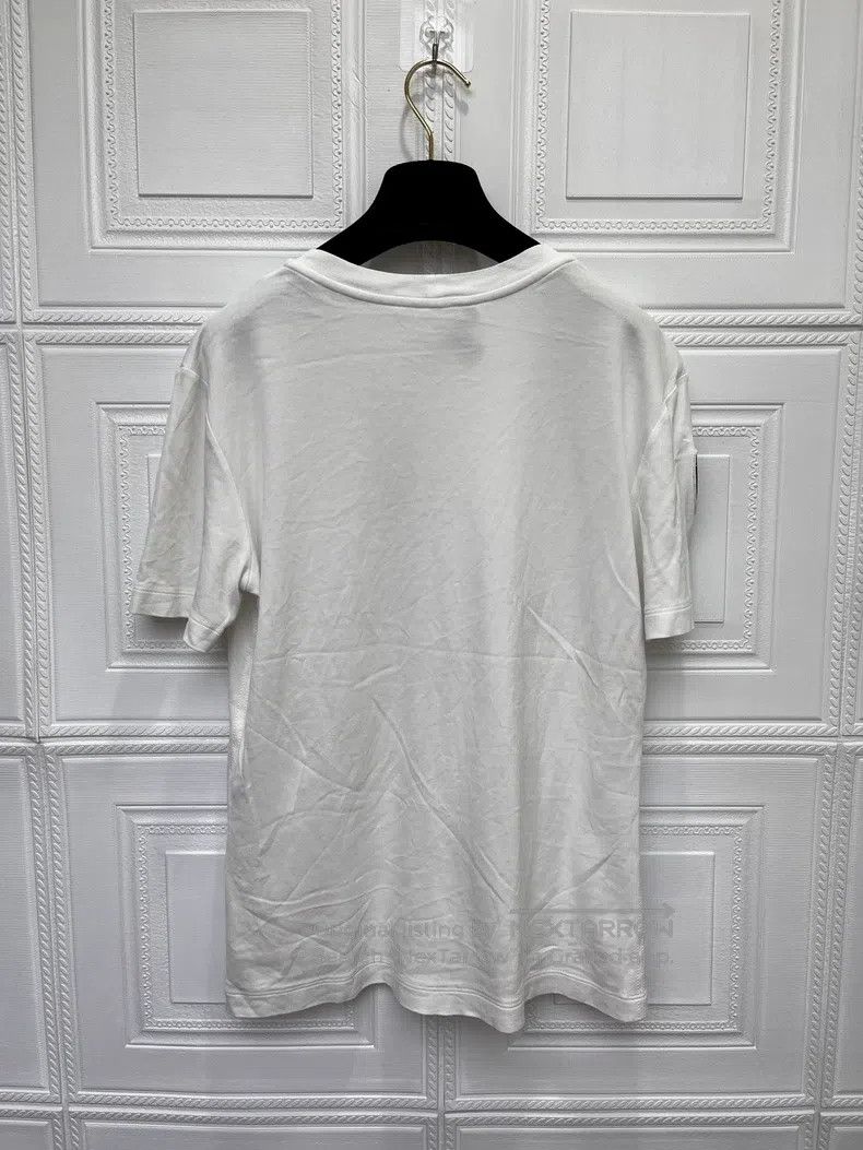 Louis Vuitton Louis Vuitton Emblem Embroidered T-Shirt Size US S / EU 44-46 / 1 - 4 Thumbnail