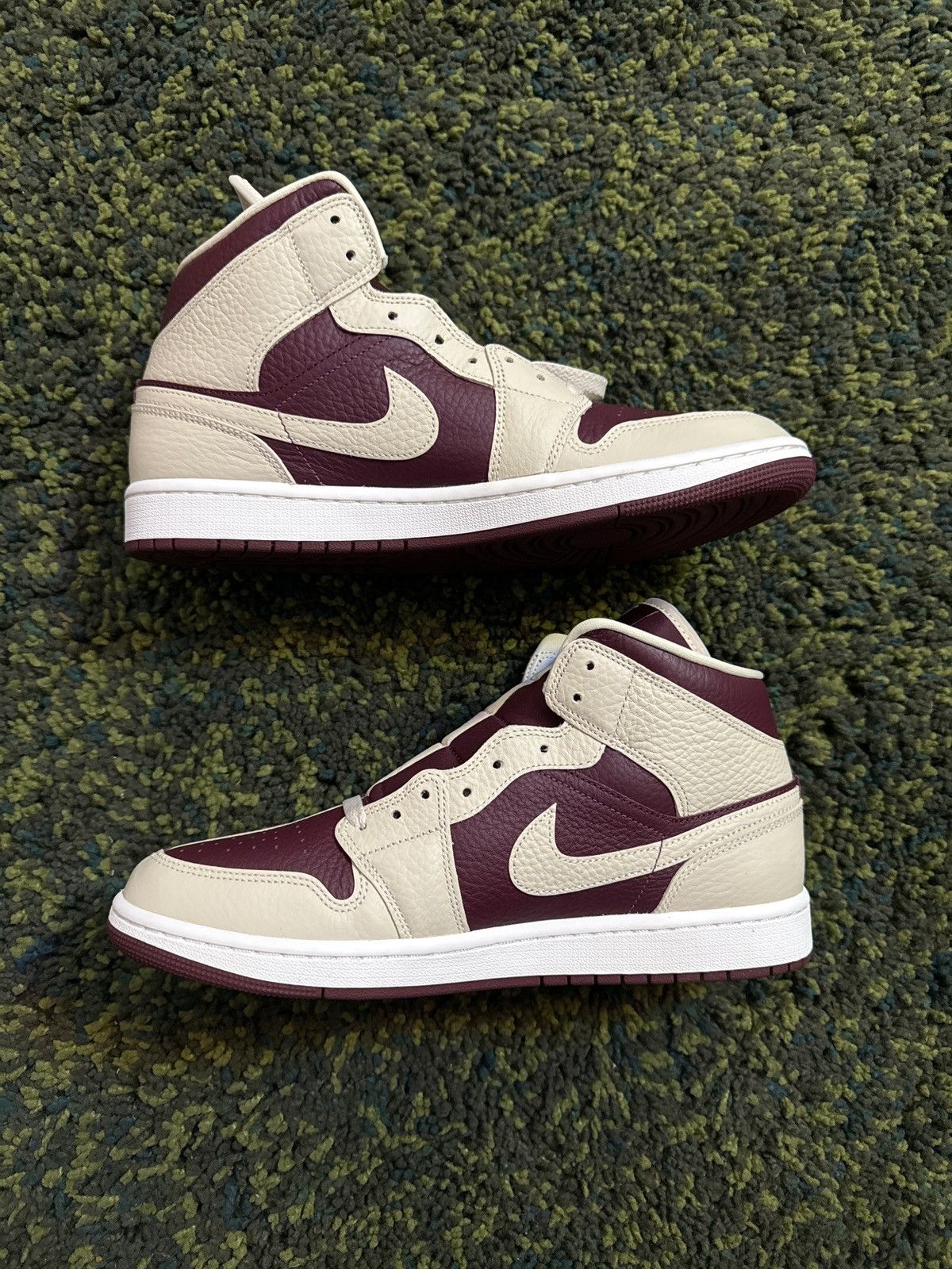 Jordan Brand × Nike Jordan 1 Mid SE Size US 12 / IT 42 - 2 Thumbnail