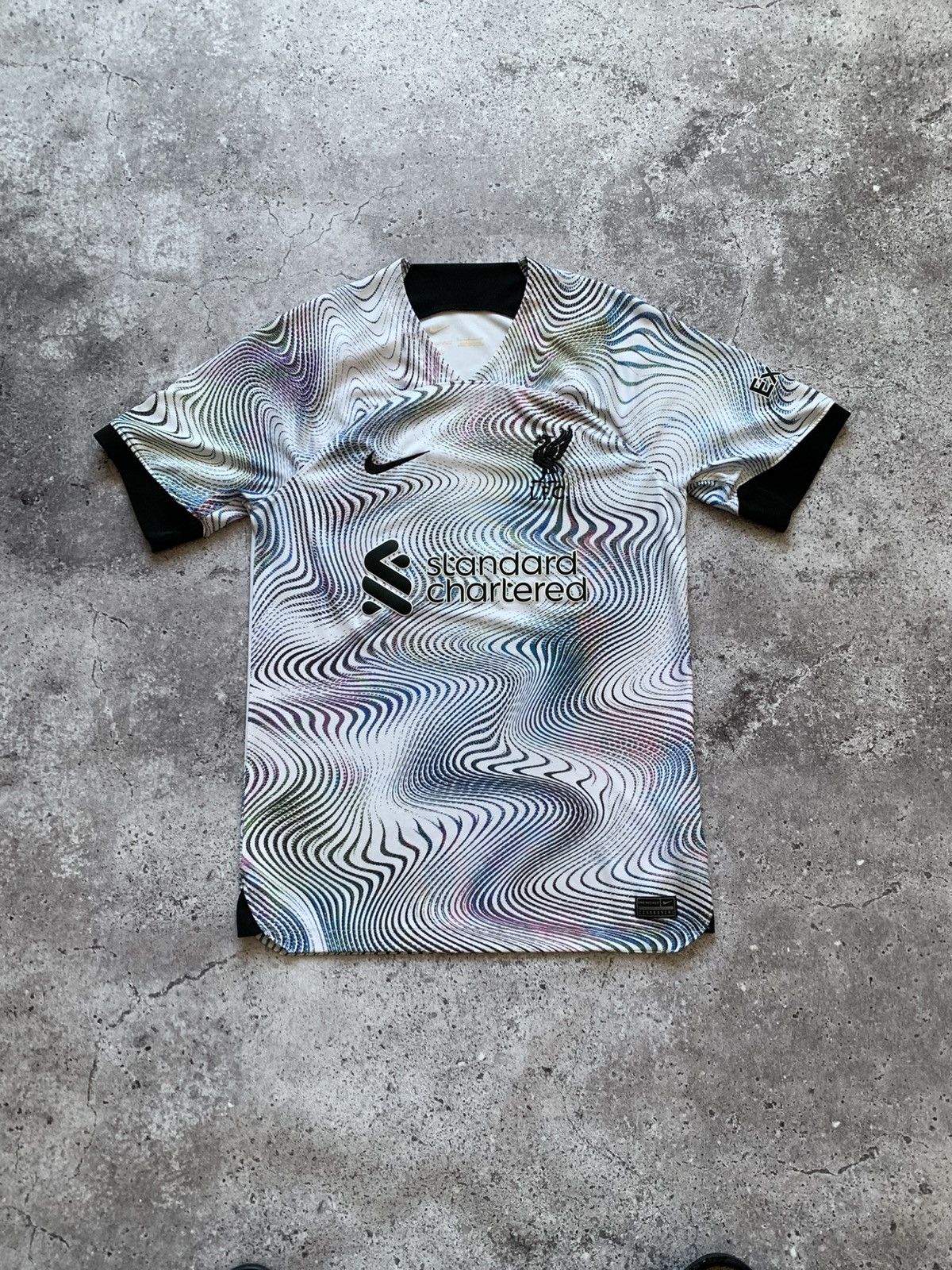Vintage 🔥NIKE LIVERPOOL 2022 2023 AWAY SOCCER JERSEY SHIRT Size US S / EU 44-46 / 1 - 2 Thumbnail